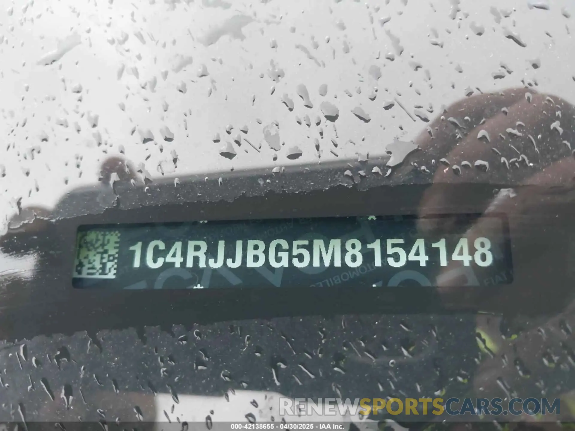 18 Photograph of a damaged car 1C4RJJBG5M8154148 JEEP GRAND CHEROKEE L 2021