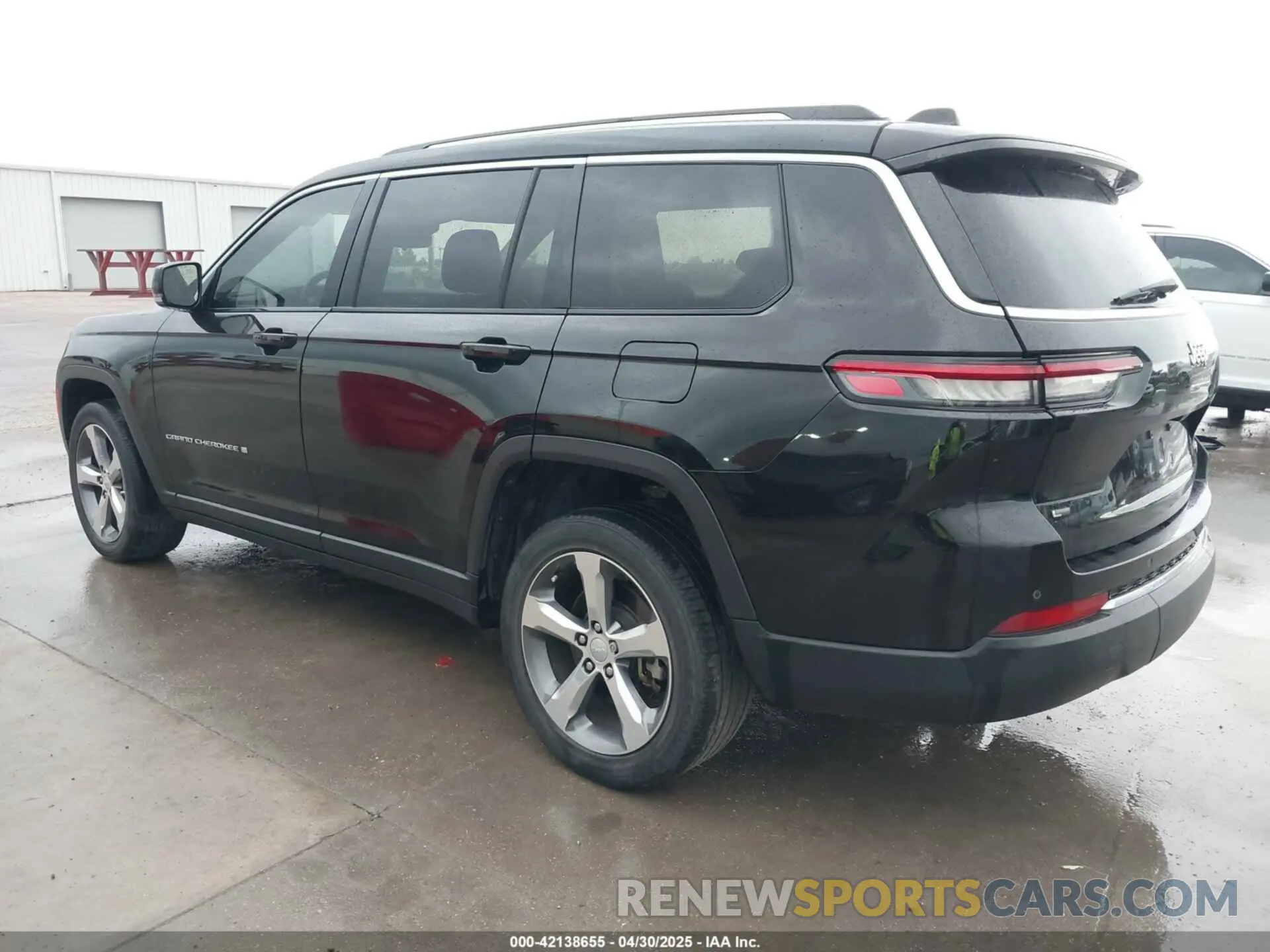 3 Photograph of a damaged car 1C4RJJBG5M8154148 JEEP GRAND CHEROKEE L 2021