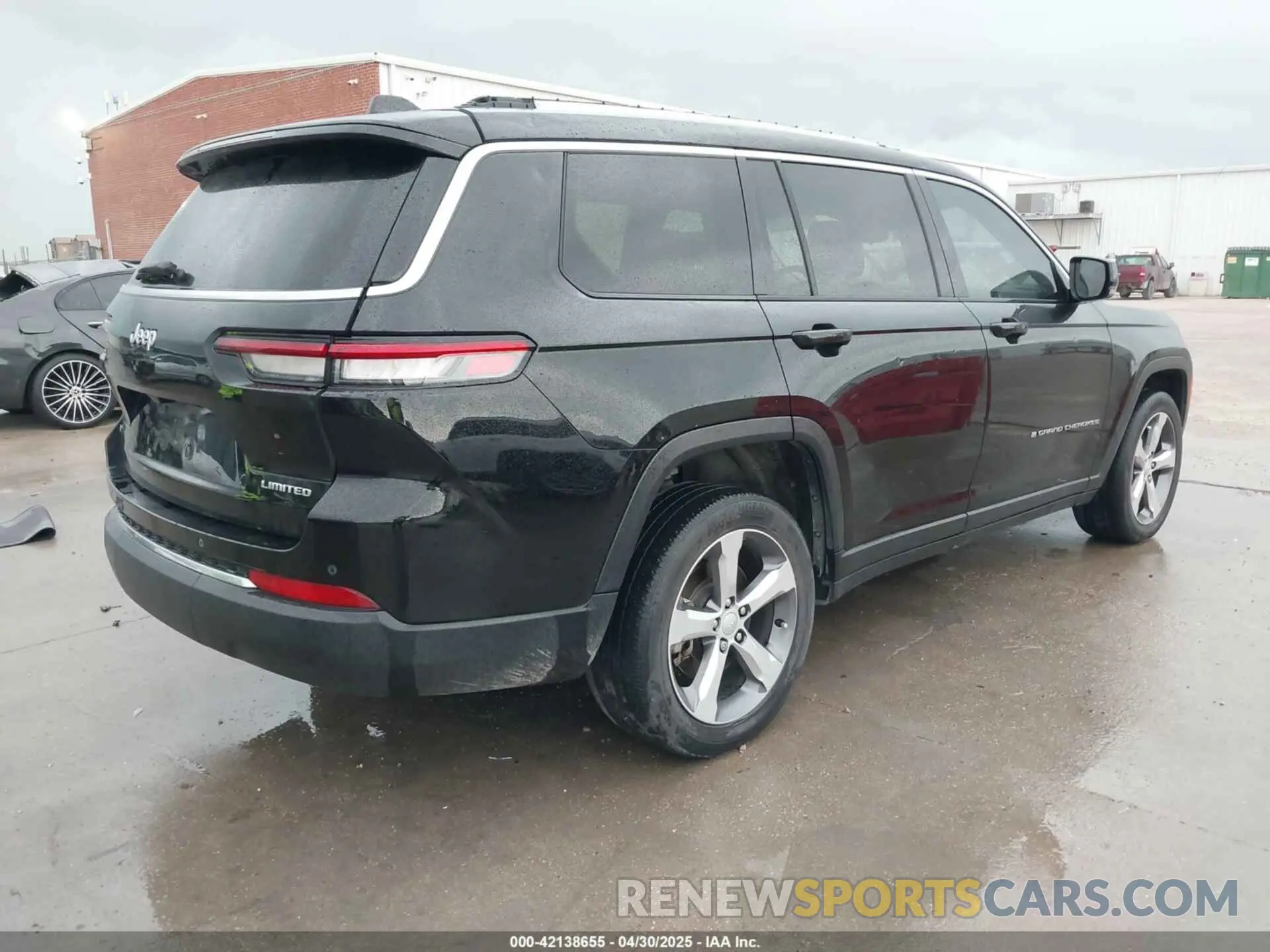 4 Photograph of a damaged car 1C4RJJBG5M8154148 JEEP GRAND CHEROKEE L 2021