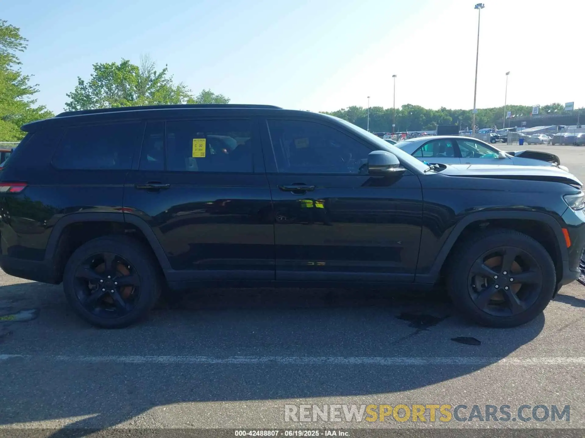 14 Photograph of a damaged car 1C4RJKAG2M8151506 JEEP GRAND CHEROKEE L 2021