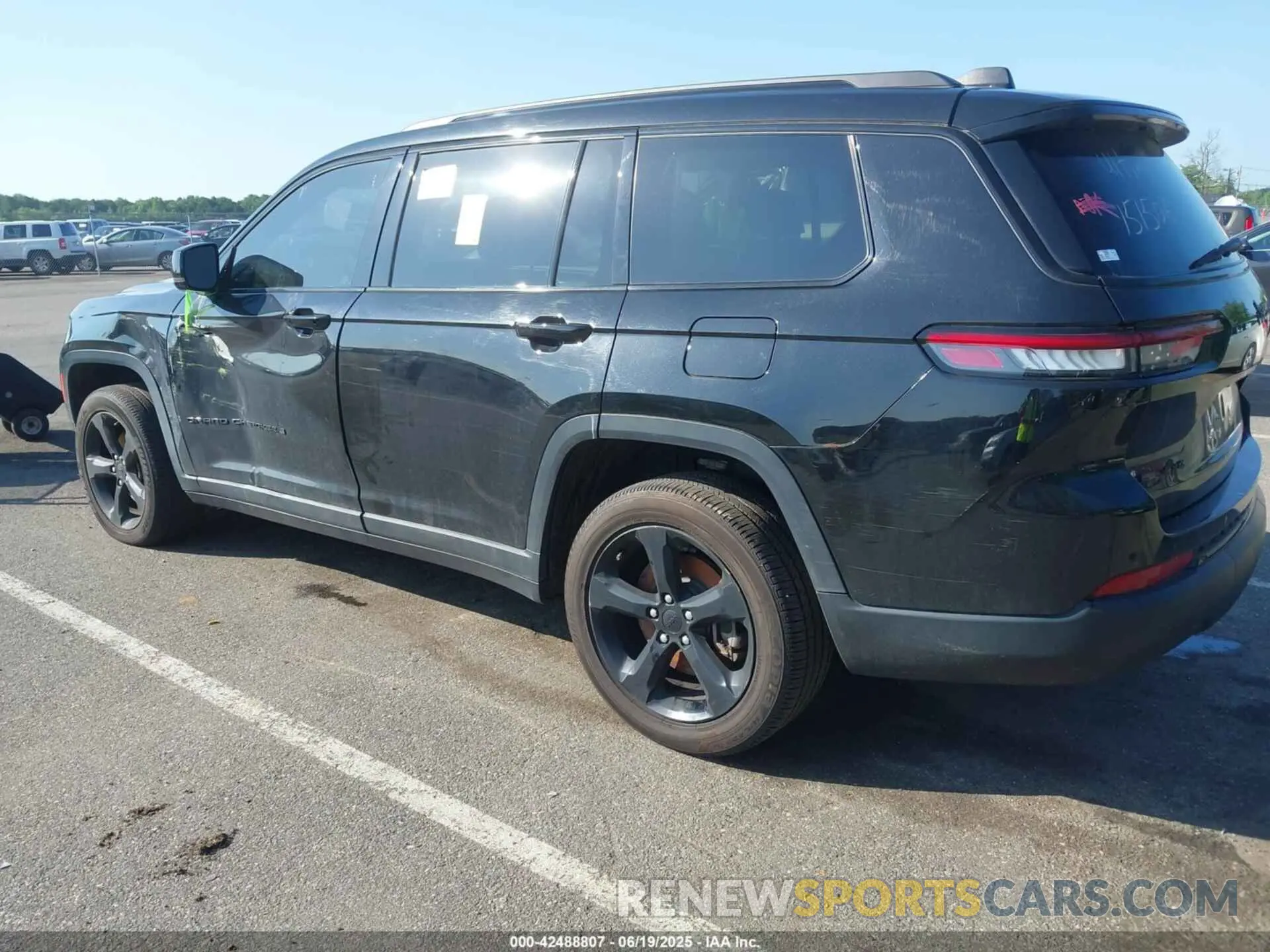 3 Photograph of a damaged car 1C4RJKAG2M8151506 JEEP GRAND CHEROKEE L 2021