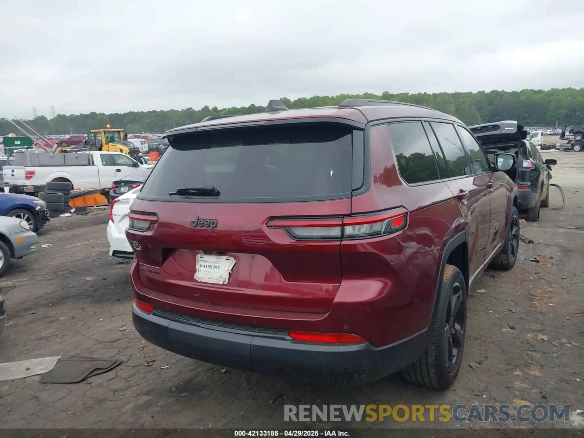 4 Photograph of a damaged car 1C4RJKAG3M8195224 JEEP GRAND CHEROKEE L 2021