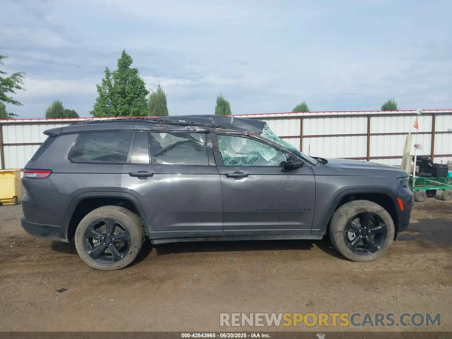 14 Photograph of a damaged car 1C4RJKAG5M8209107 JEEP GRAND CHEROKEE L 2021