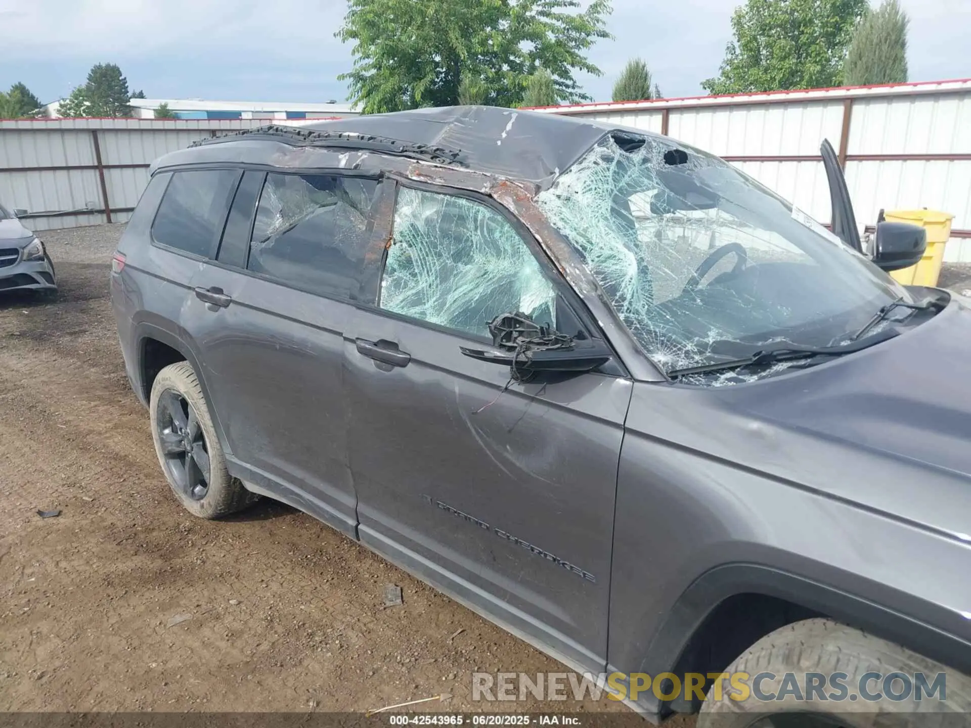 6 Photograph of a damaged car 1C4RJKAG5M8209107 JEEP GRAND CHEROKEE L 2021