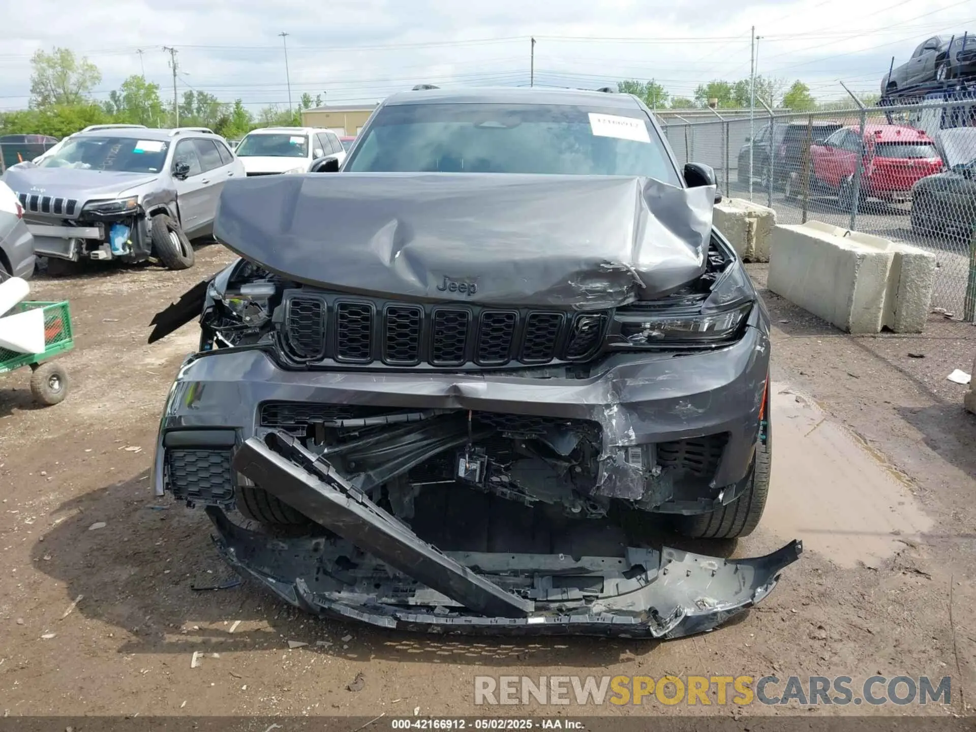 12 Photograph of a damaged car 1C4RJKAG7M8209836 JEEP GRAND CHEROKEE L 2021