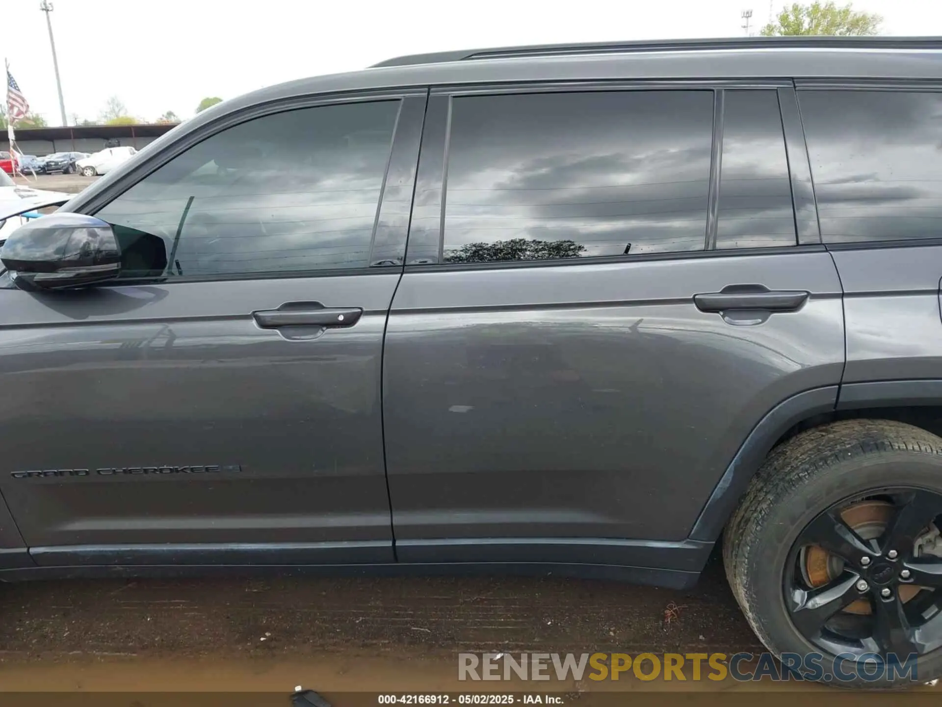 14 Photograph of a damaged car 1C4RJKAG7M8209836 JEEP GRAND CHEROKEE L 2021