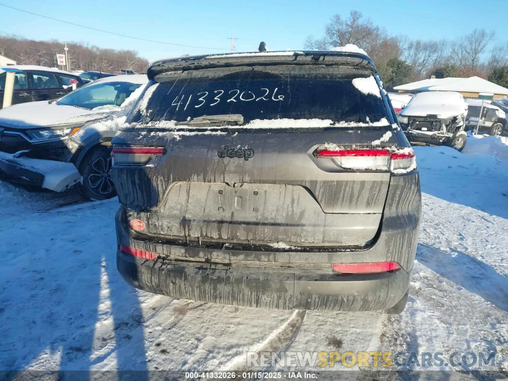 17 Photograph of a damaged car 1C4RJKAG7M8210257 JEEP GRAND CHEROKEE L 2021