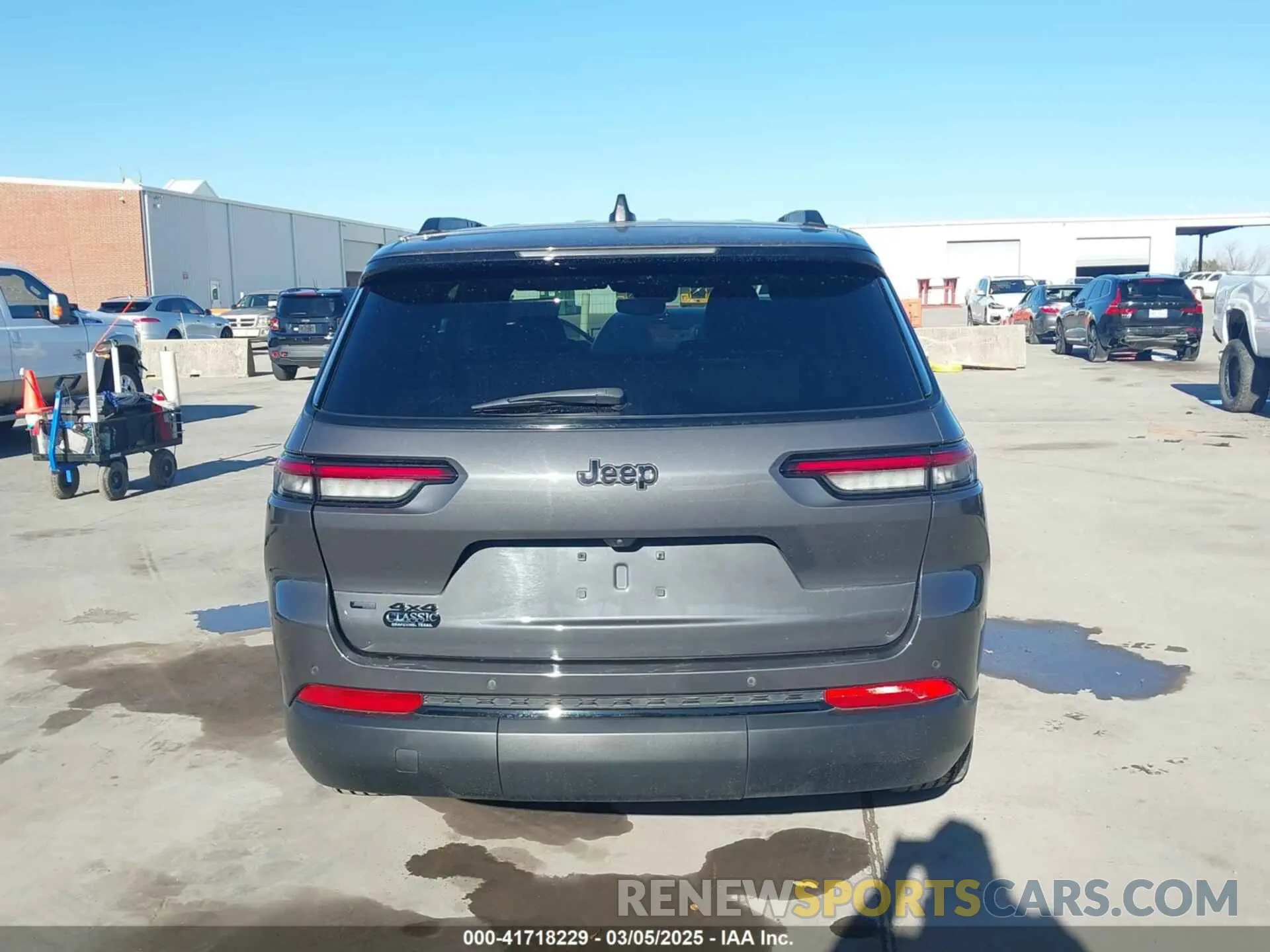 17 Photograph of a damaged car 1C4RJKAG9M8187001 JEEP GRAND CHEROKEE L 2021