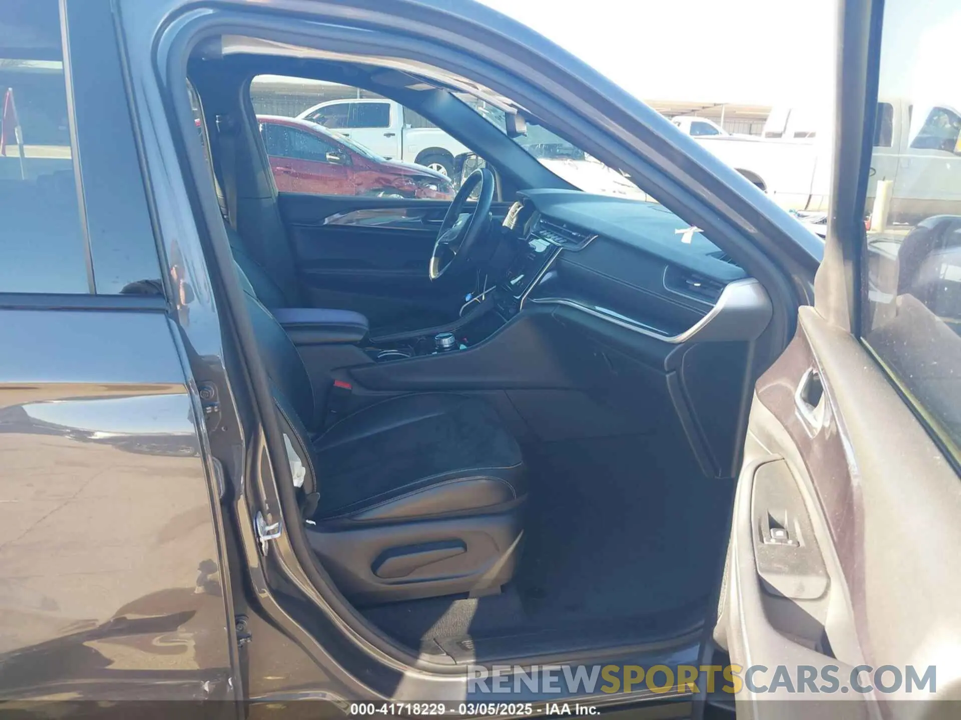 5 Photograph of a damaged car 1C4RJKAG9M8187001 JEEP GRAND CHEROKEE L 2021