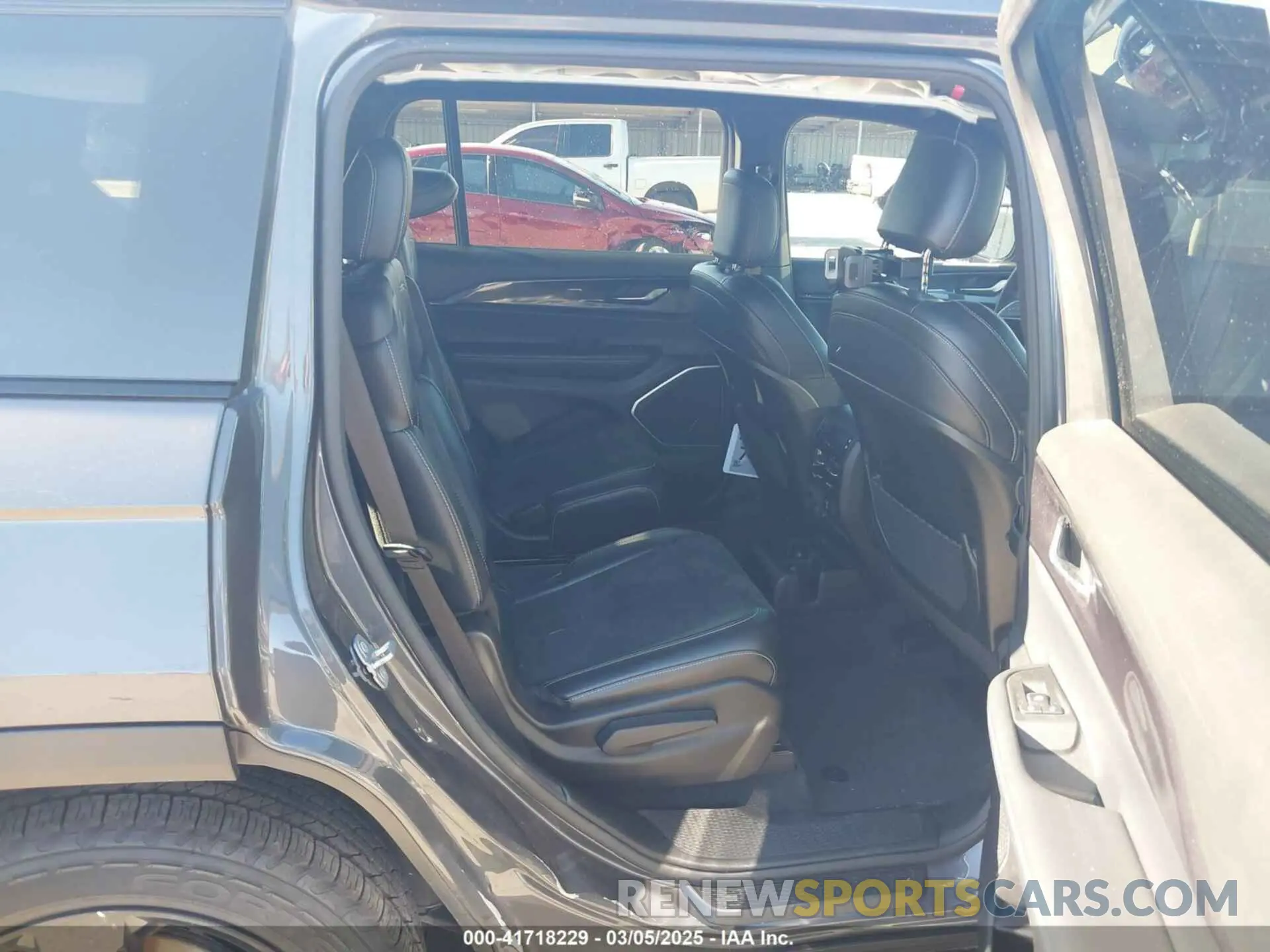 8 Photograph of a damaged car 1C4RJKAG9M8187001 JEEP GRAND CHEROKEE L 2021
