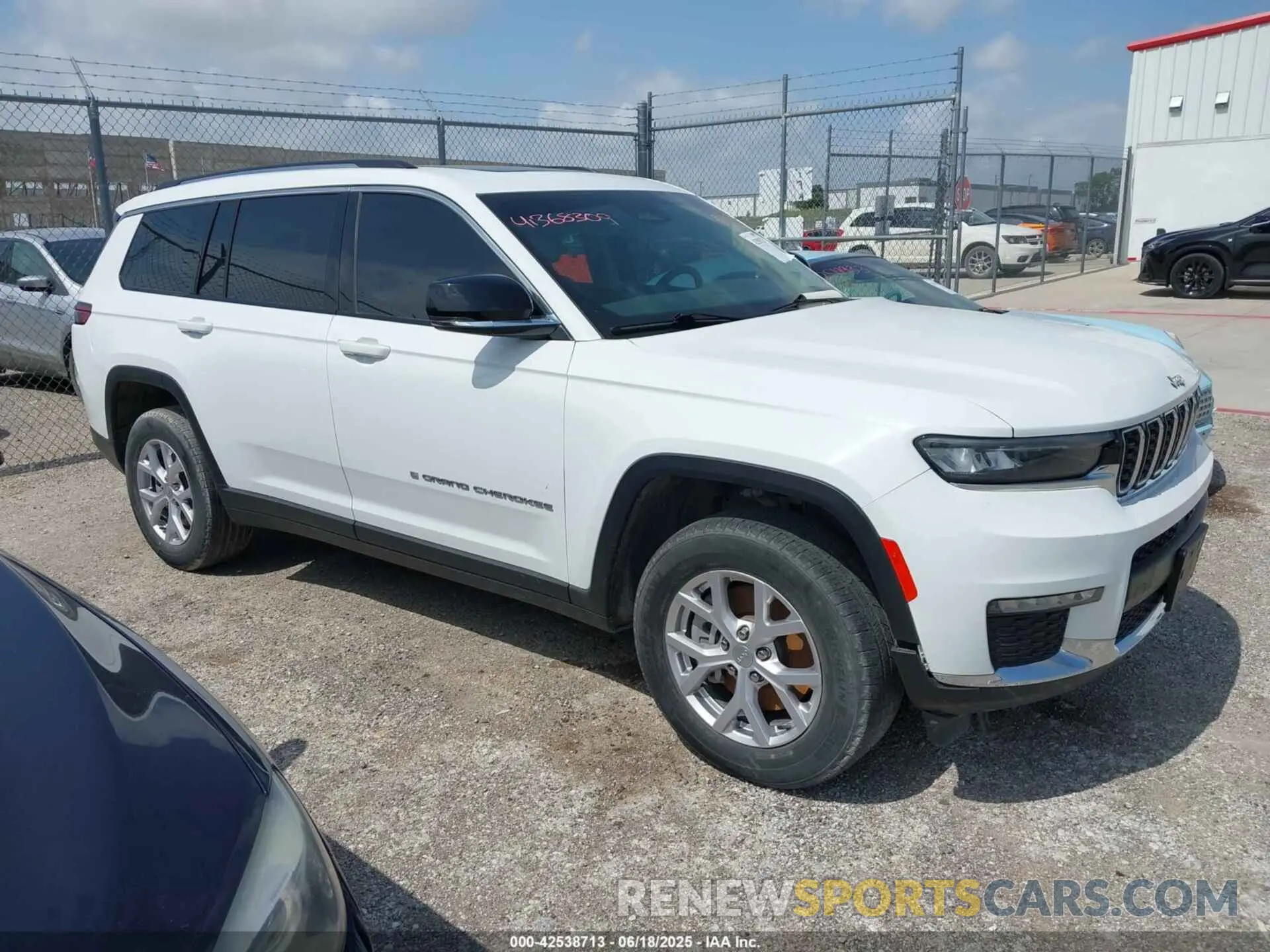 13 Photograph of a damaged car 1C4RJKBG0M8202547 JEEP GRAND CHEROKEE L 2021