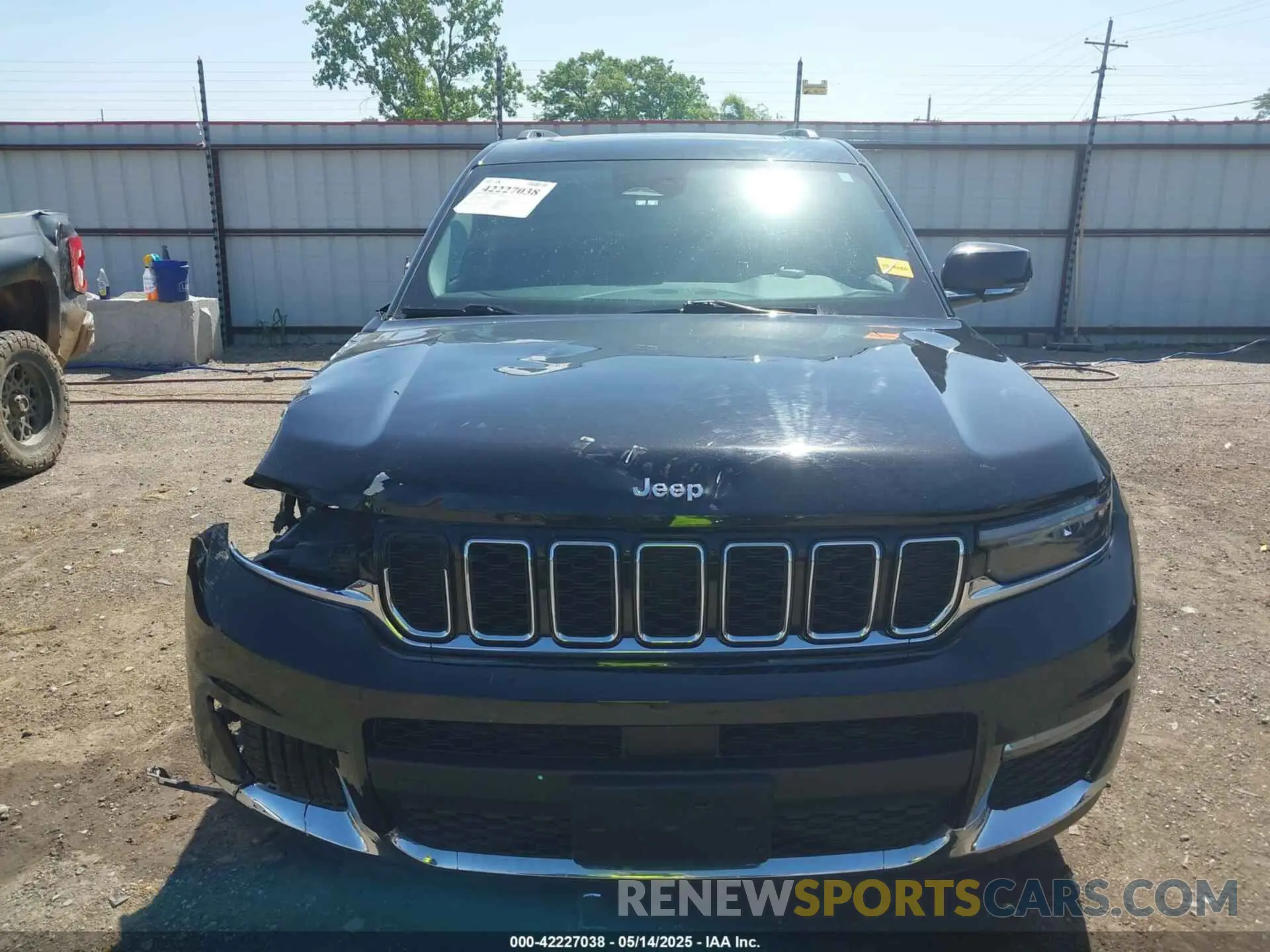 12 Photograph of a damaged car 1C4RJKBG1M8105003 JEEP GRAND CHEROKEE L 2021