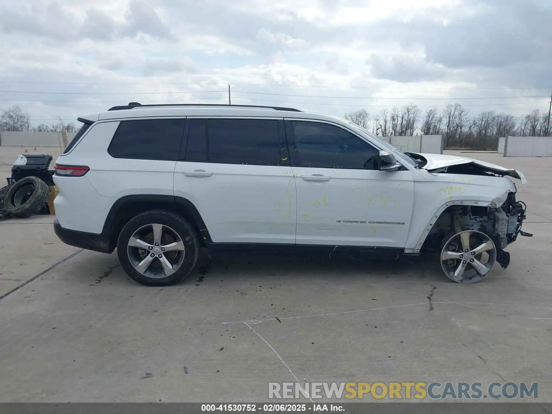 13 Photograph of a damaged car 1C4RJKBG1M8106569 JEEP GRAND CHEROKEE L 2021
