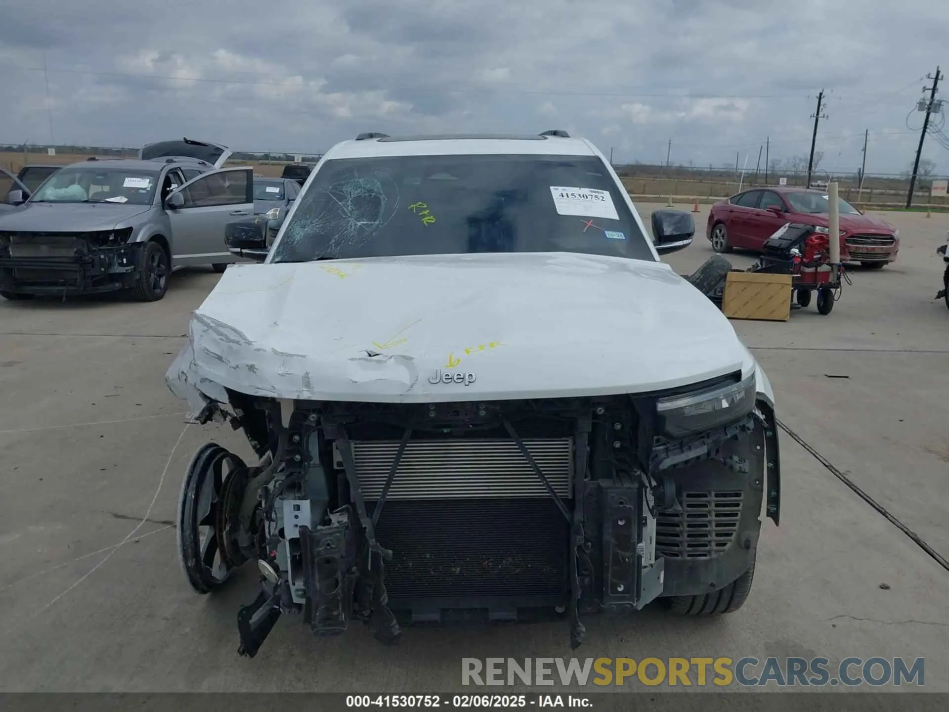 6 Photograph of a damaged car 1C4RJKBG1M8106569 JEEP GRAND CHEROKEE L 2021