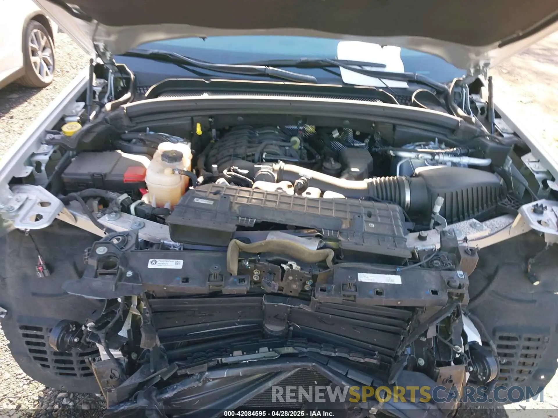 10 Photograph of a damaged car 1C4RJKBG1M8109598 JEEP GRAND CHEROKEE L 2021