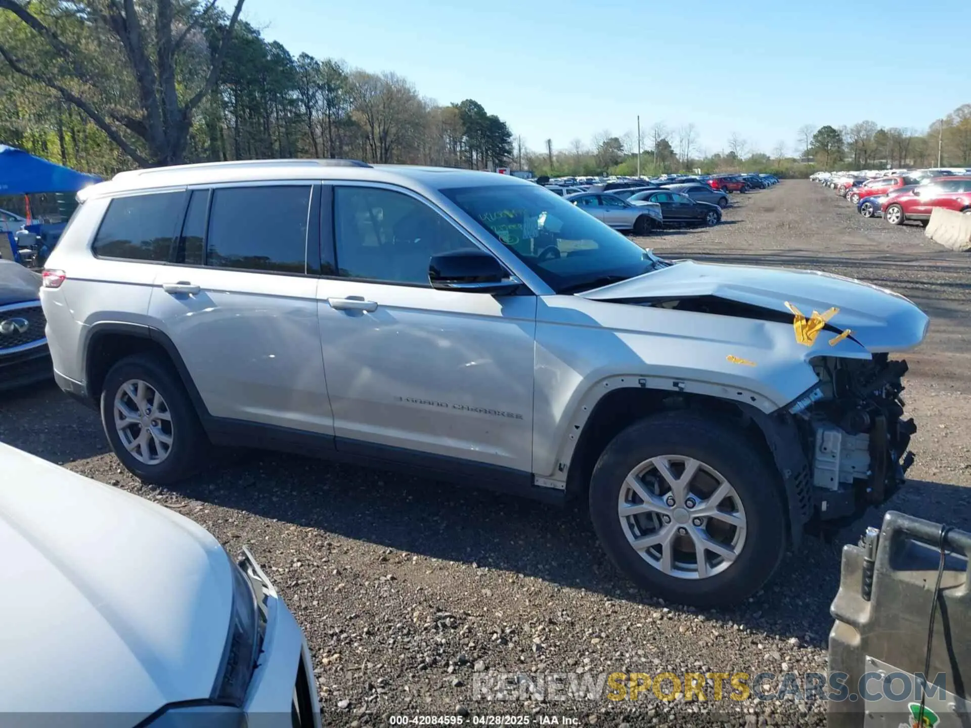13 Photograph of a damaged car 1C4RJKBG1M8109598 JEEP GRAND CHEROKEE L 2021