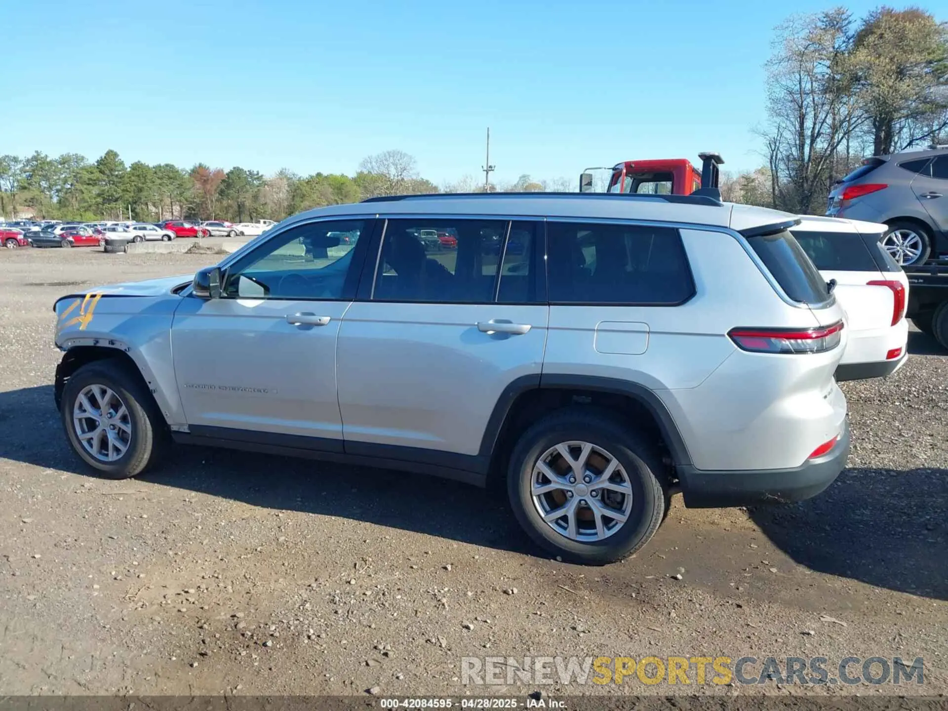14 Photograph of a damaged car 1C4RJKBG1M8109598 JEEP GRAND CHEROKEE L 2021