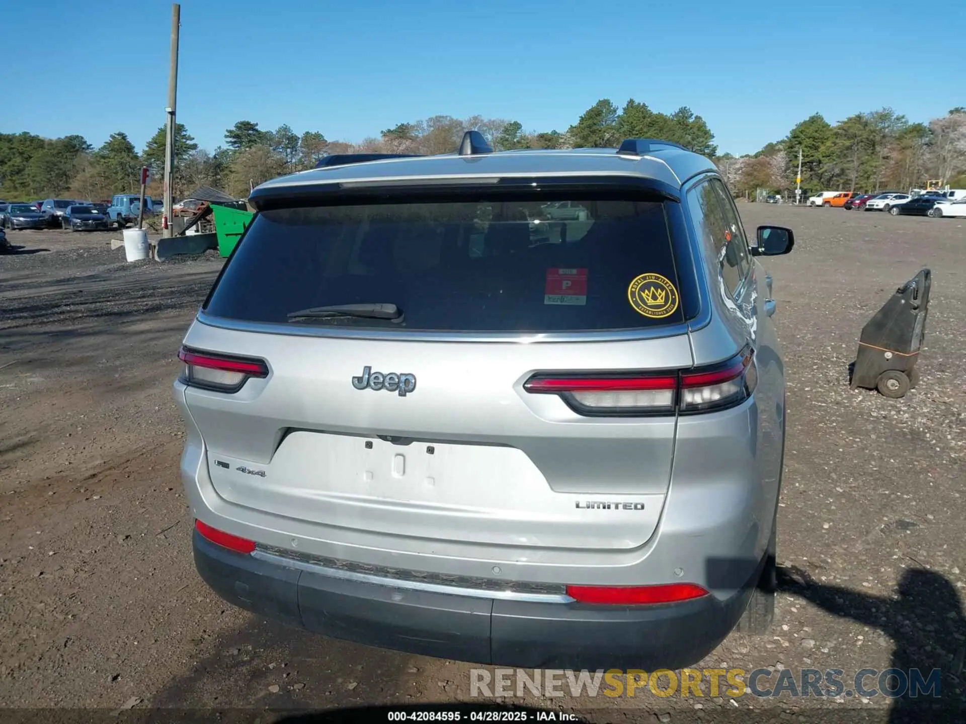 16 Photograph of a damaged car 1C4RJKBG1M8109598 JEEP GRAND CHEROKEE L 2021