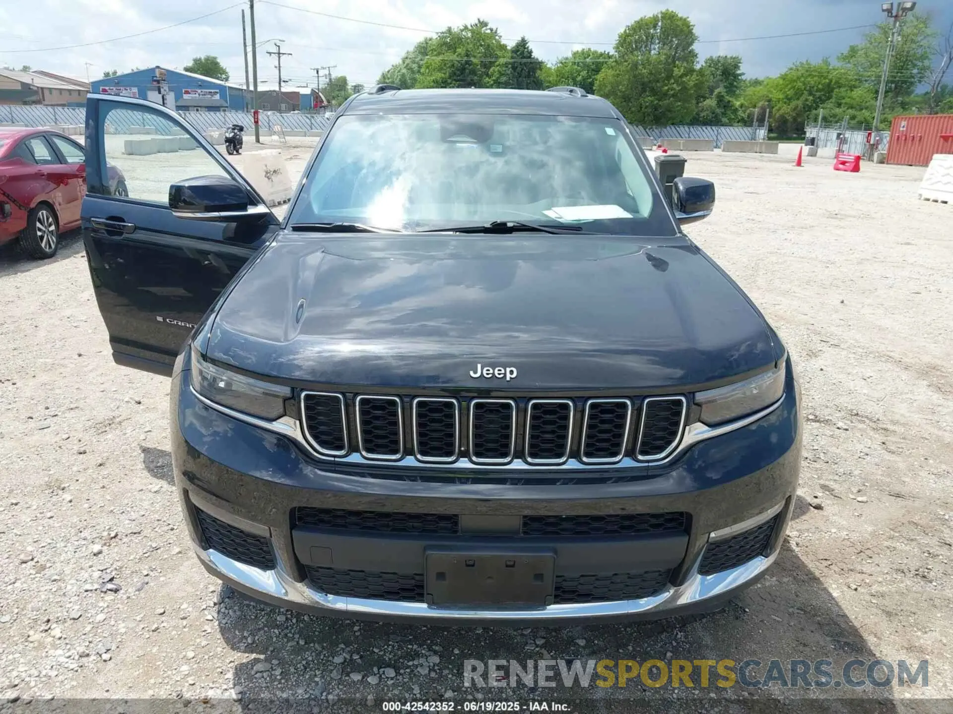 12 Photograph of a damaged car 1C4RJKBG1M8130354 JEEP GRAND CHEROKEE L 2021