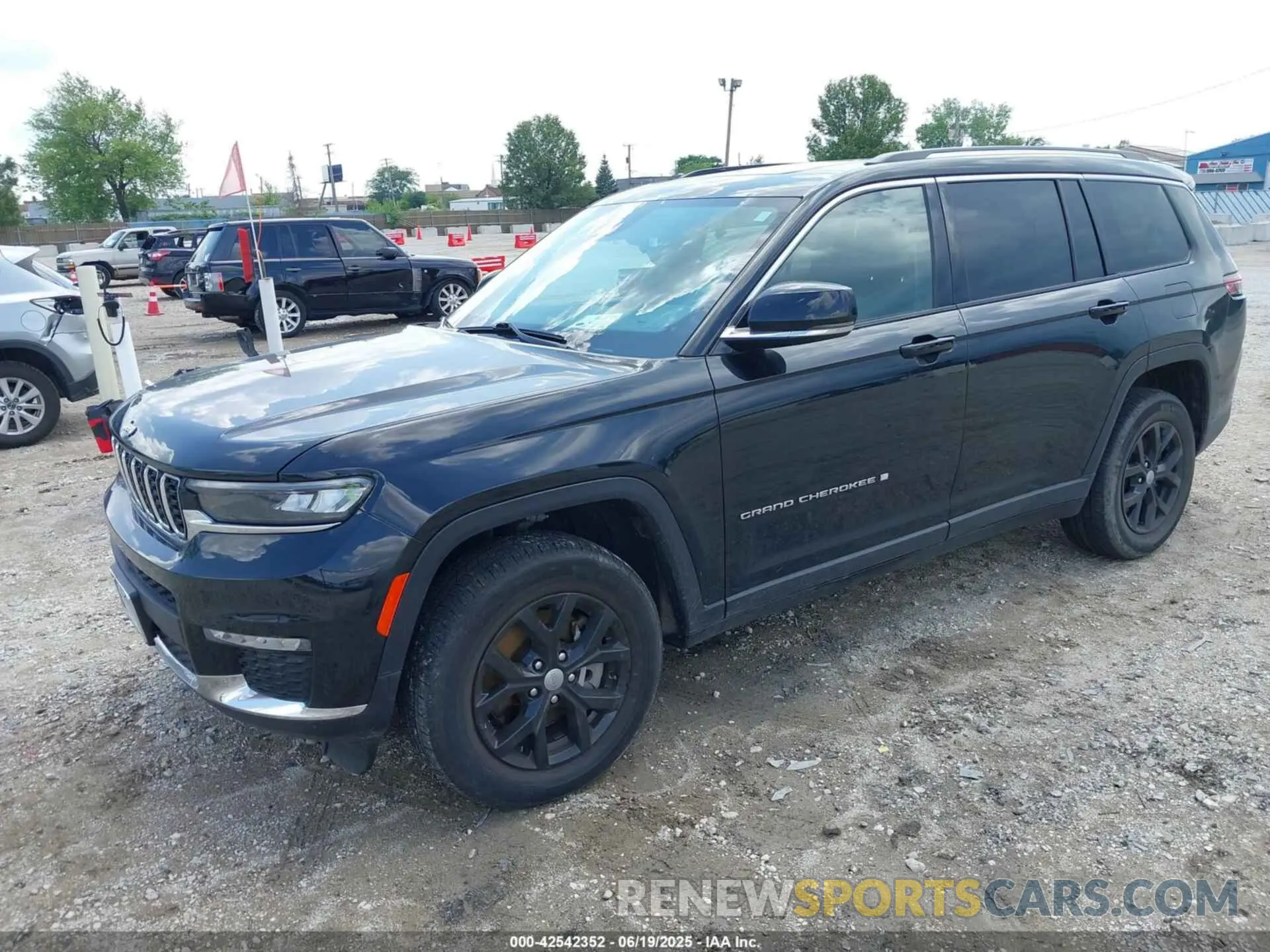 2 Photograph of a damaged car 1C4RJKBG1M8130354 JEEP GRAND CHEROKEE L 2021