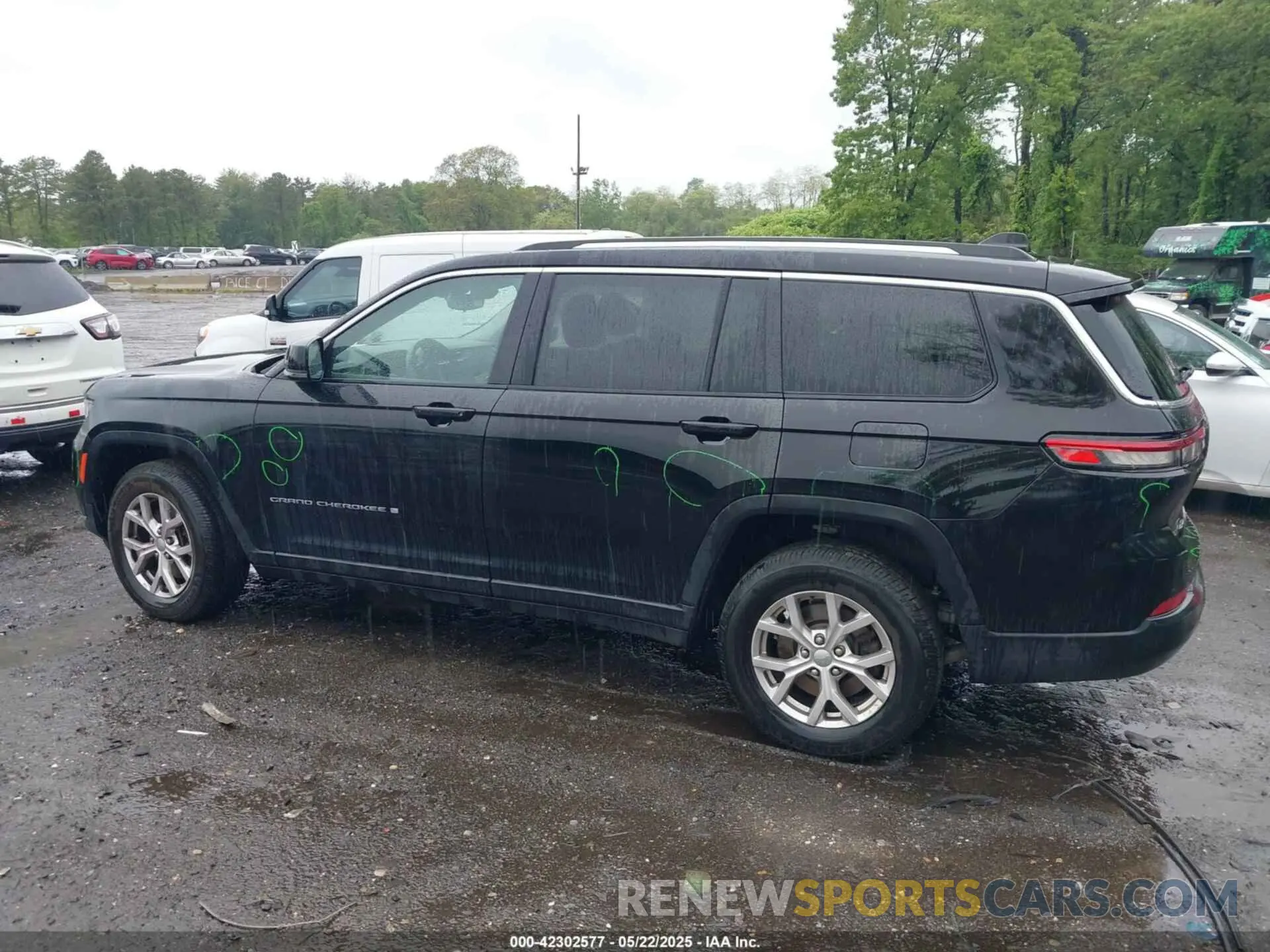 14 Photograph of a damaged car 1C4RJKBG1M8137417 JEEP GRAND CHEROKEE L 2021