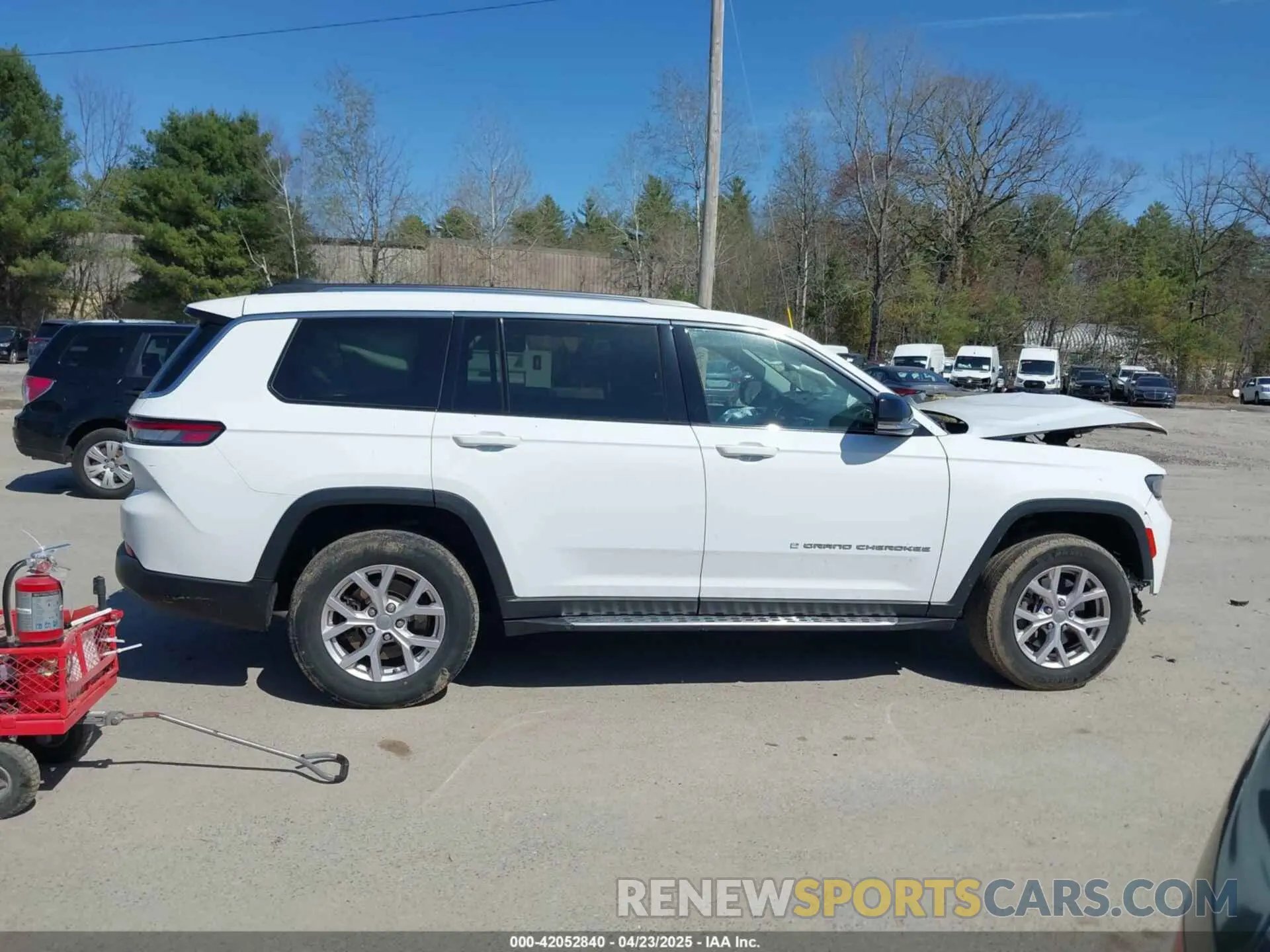 12 Photograph of a damaged car 1C4RJKBG1M8210916 JEEP GRAND CHEROKEE L 2021