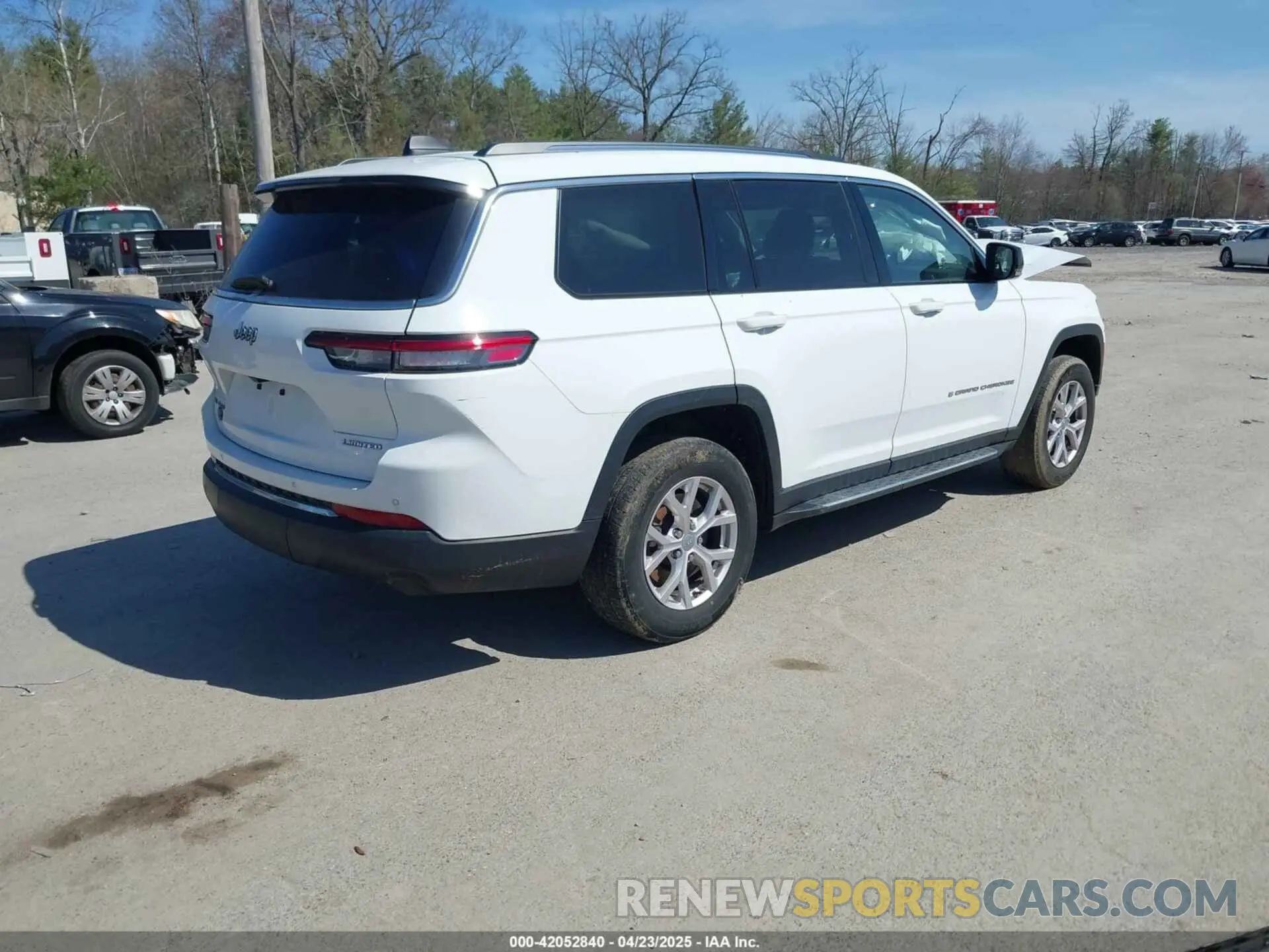 4 Photograph of a damaged car 1C4RJKBG1M8210916 JEEP GRAND CHEROKEE L 2021