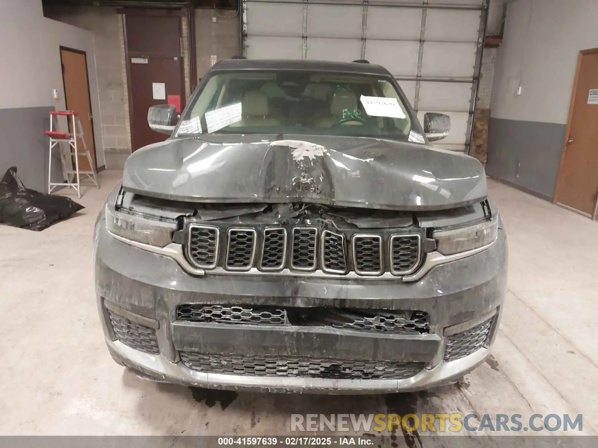 12 Photograph of a damaged car 1C4RJKBG2M8211010 JEEP GRAND CHEROKEE L 2021