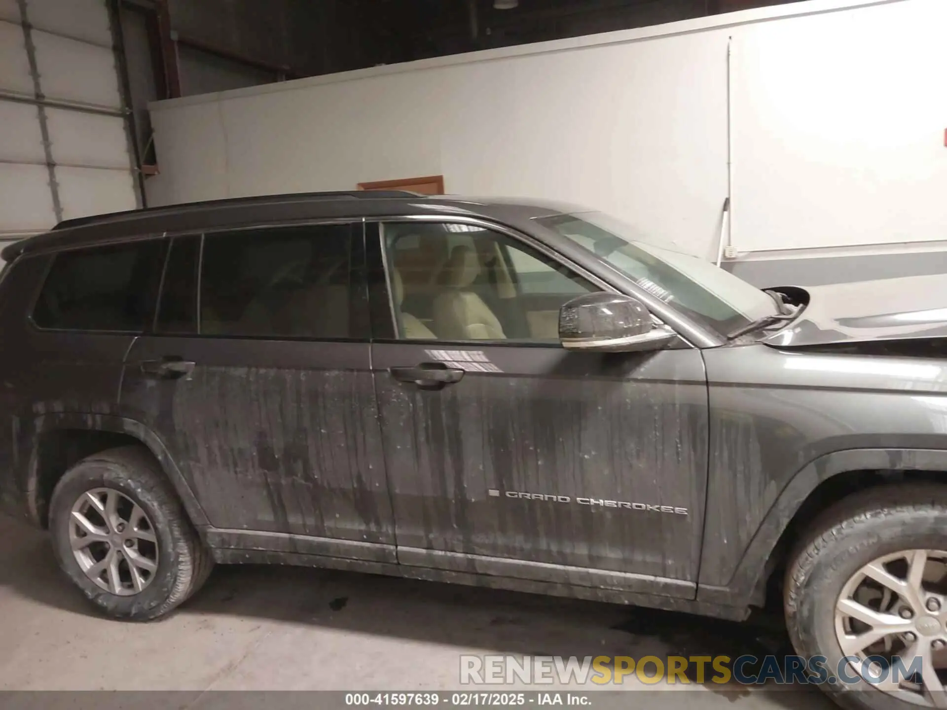 13 Photograph of a damaged car 1C4RJKBG2M8211010 JEEP GRAND CHEROKEE L 2021