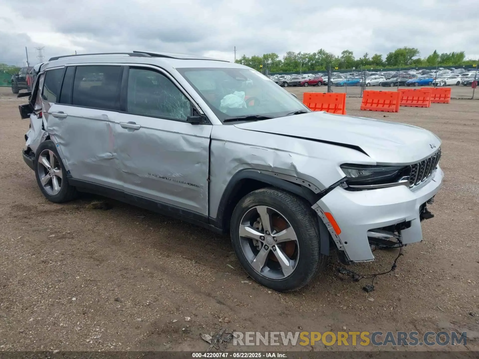 1 Photograph of a damaged car 1C4RJKBG3M8114379 JEEP GRAND CHEROKEE L 2021