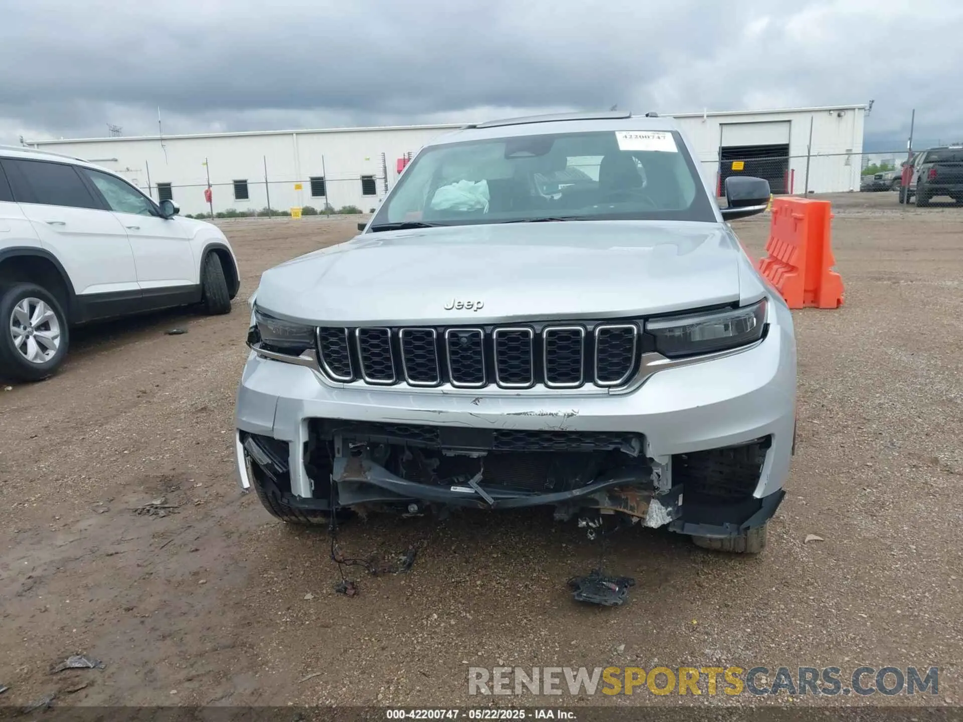 11 Photograph of a damaged car 1C4RJKBG3M8114379 JEEP GRAND CHEROKEE L 2021