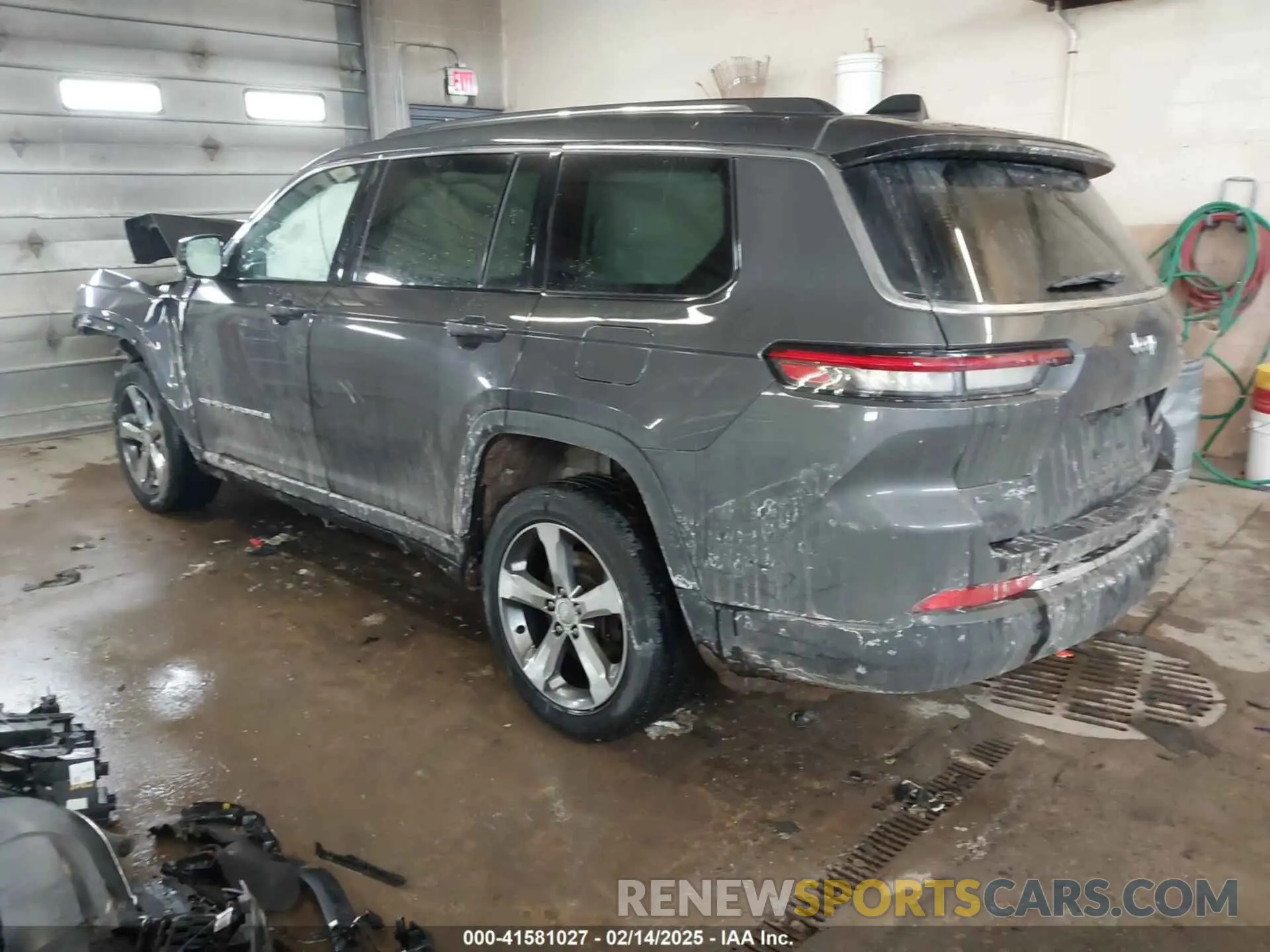 3 Photograph of a damaged car 1C4RJKBG3M8171598 JEEP GRAND CHEROKEE L 2021