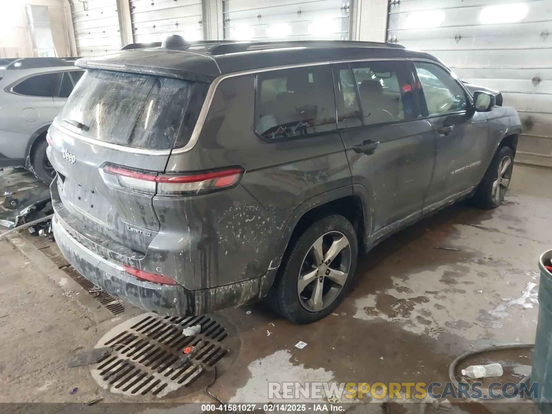 4 Photograph of a damaged car 1C4RJKBG3M8171598 JEEP GRAND CHEROKEE L 2021