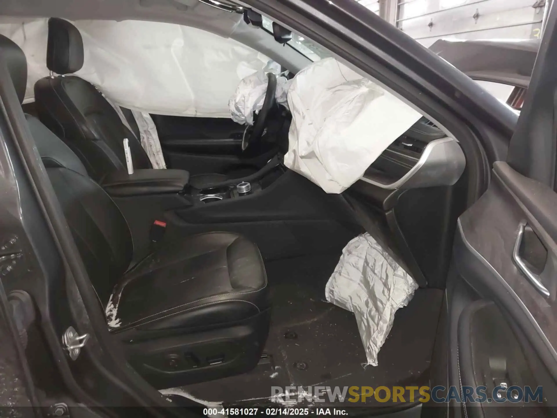 5 Photograph of a damaged car 1C4RJKBG3M8171598 JEEP GRAND CHEROKEE L 2021