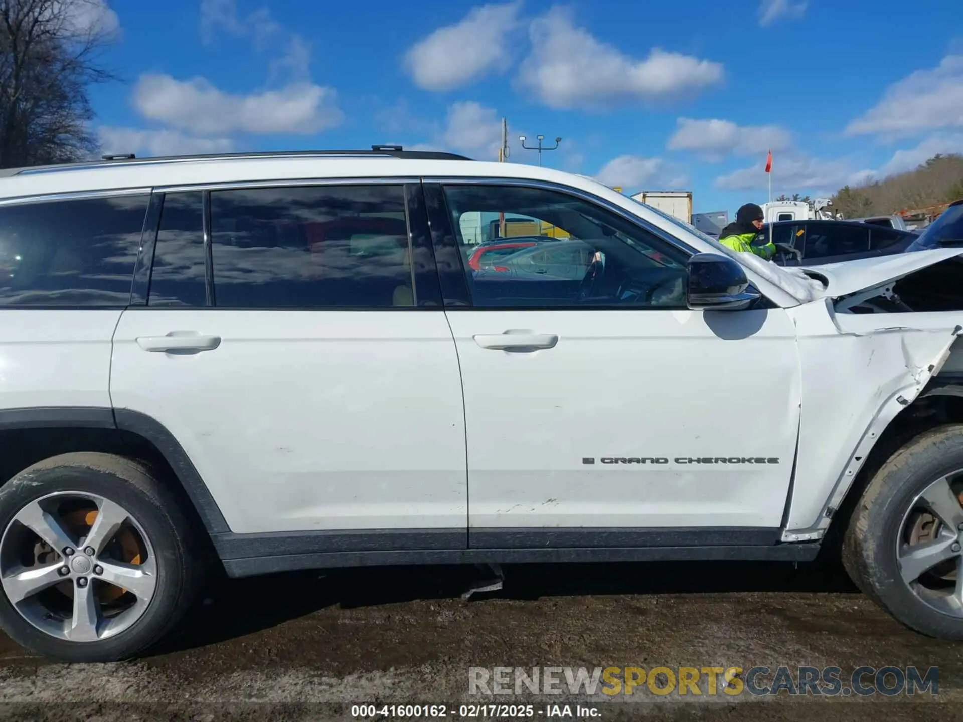 14 Photograph of a damaged car 1C4RJKBG4M8125519 JEEP GRAND CHEROKEE L 2021