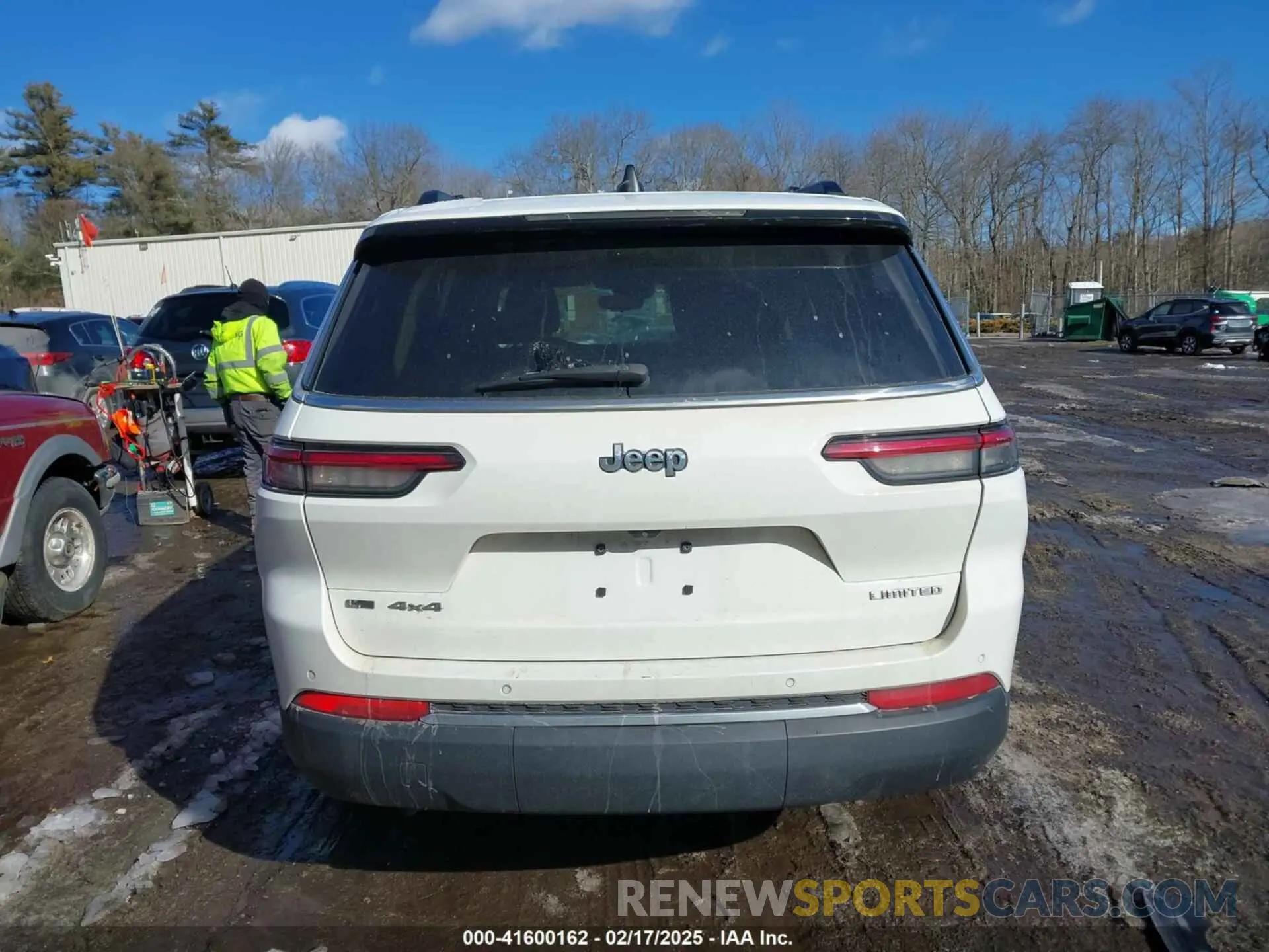 17 Photograph of a damaged car 1C4RJKBG4M8125519 JEEP GRAND CHEROKEE L 2021