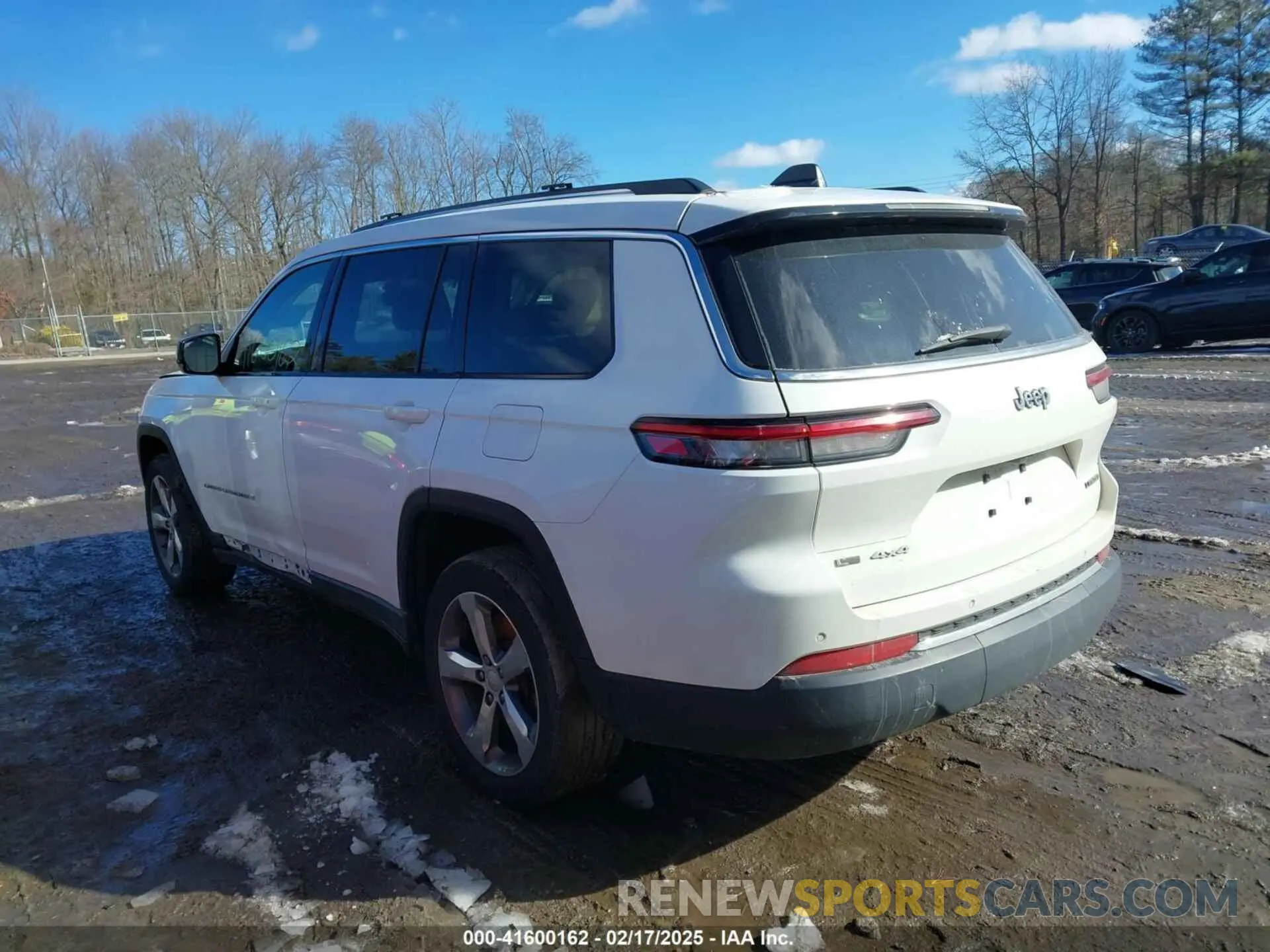 3 Photograph of a damaged car 1C4RJKBG4M8125519 JEEP GRAND CHEROKEE L 2021