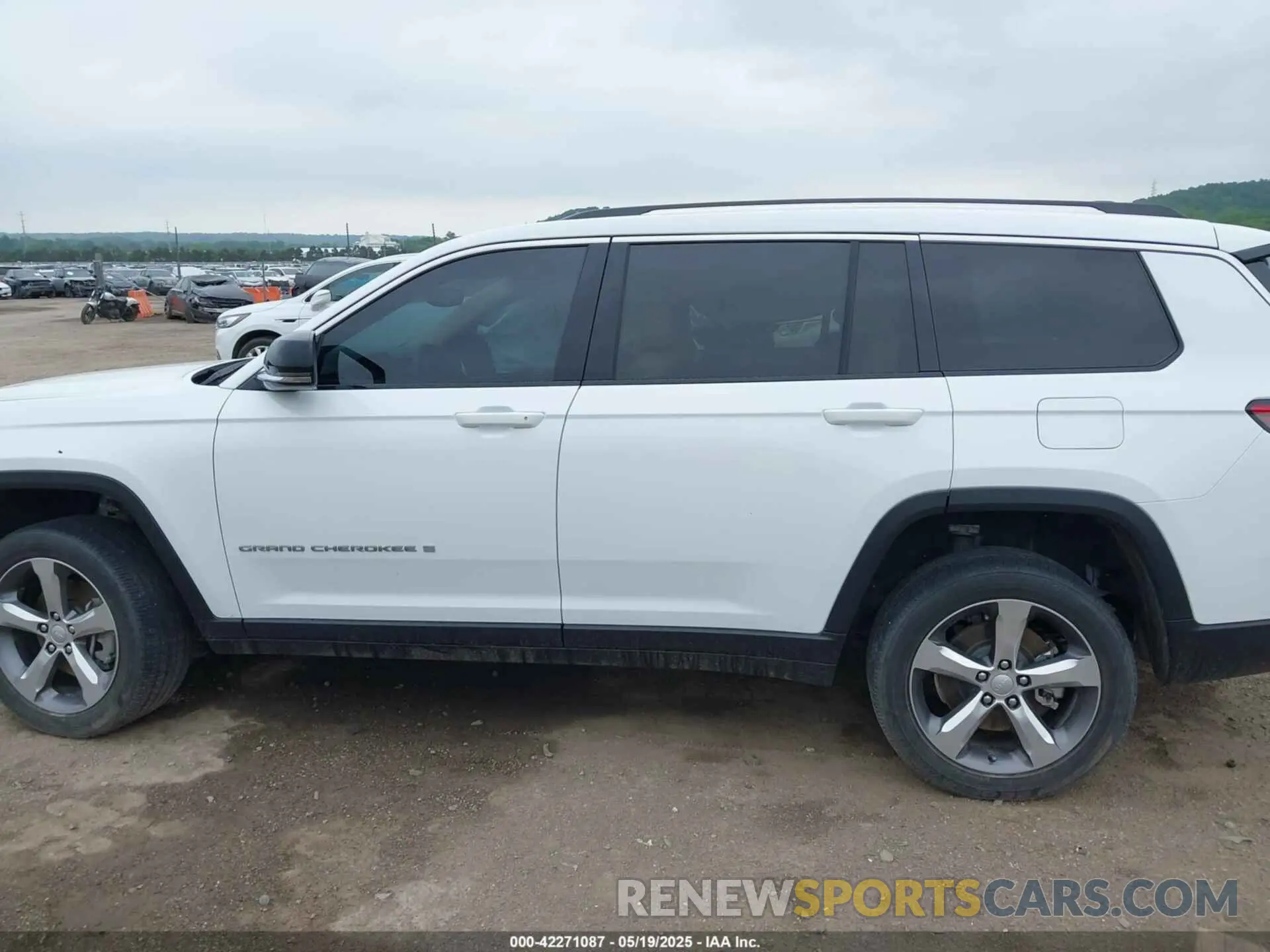 15 Photograph of a damaged car 1C4RJKBG5M8186488 JEEP GRAND CHEROKEE L 2021