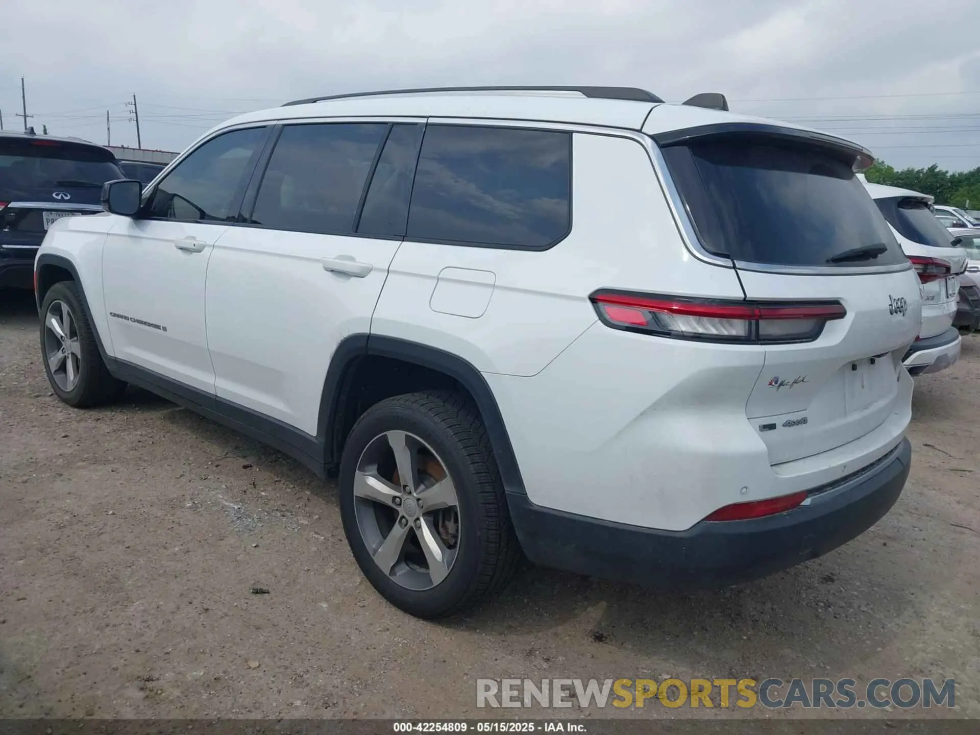 3 Photograph of a damaged car 1C4RJKBG7M8101781 JEEP GRAND CHEROKEE L 2021