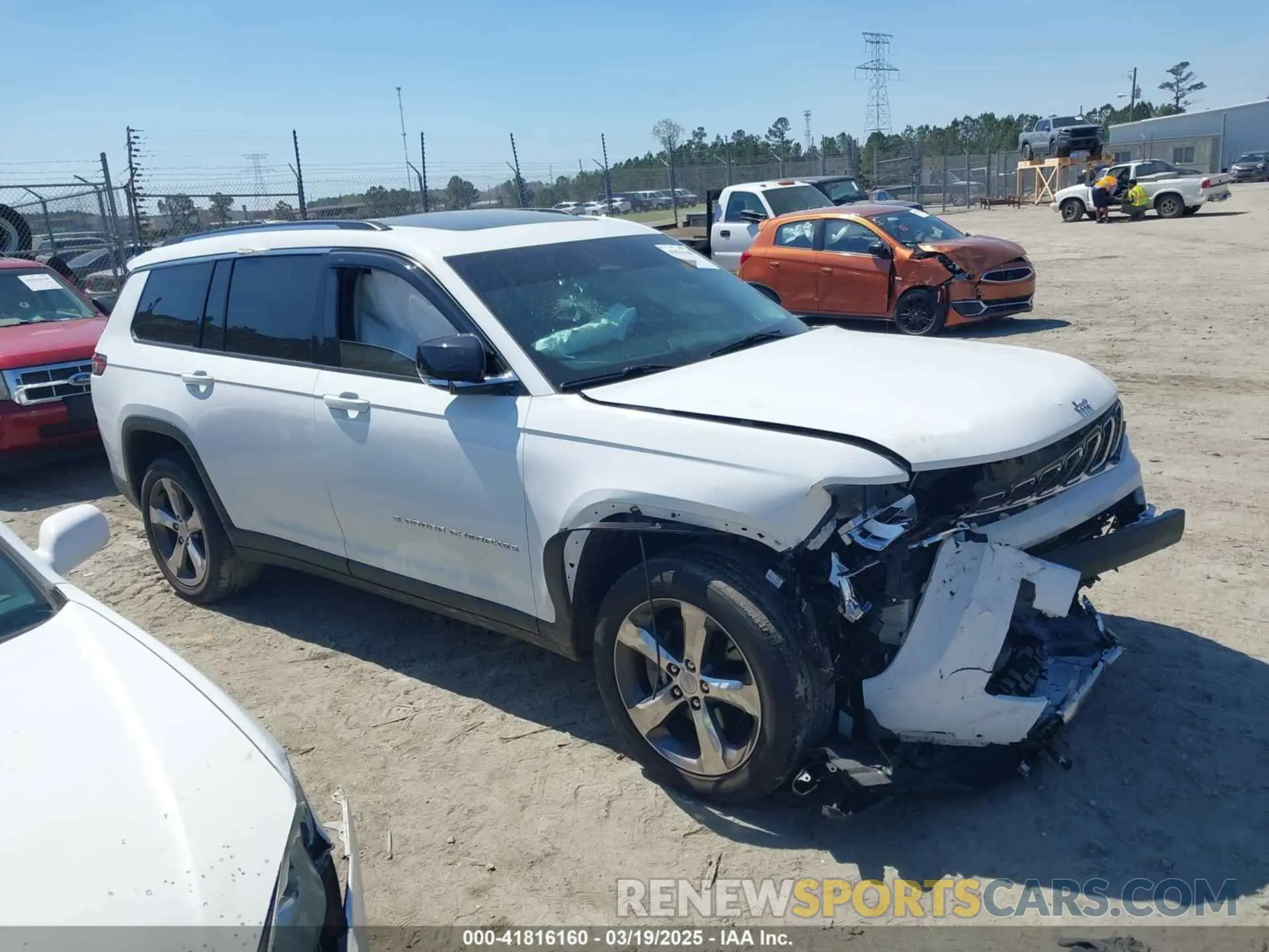 13 Photograph of a damaged car 1C4RJKBG7M8104194 JEEP GRAND CHEROKEE L 2021