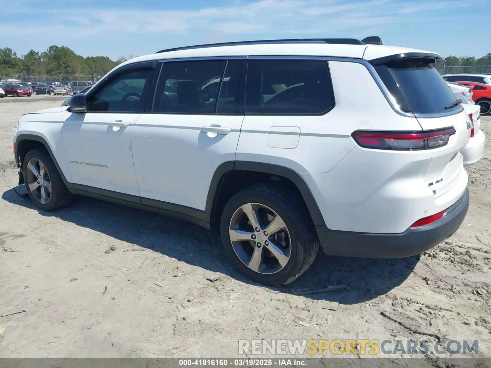 3 Photograph of a damaged car 1C4RJKBG7M8104194 JEEP GRAND CHEROKEE L 2021
