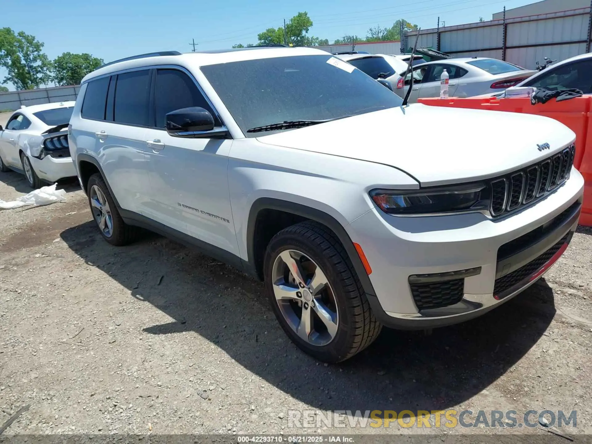 1 Photograph of a damaged car 1C4RJKBG7M8191045 JEEP GRAND CHEROKEE L 2021