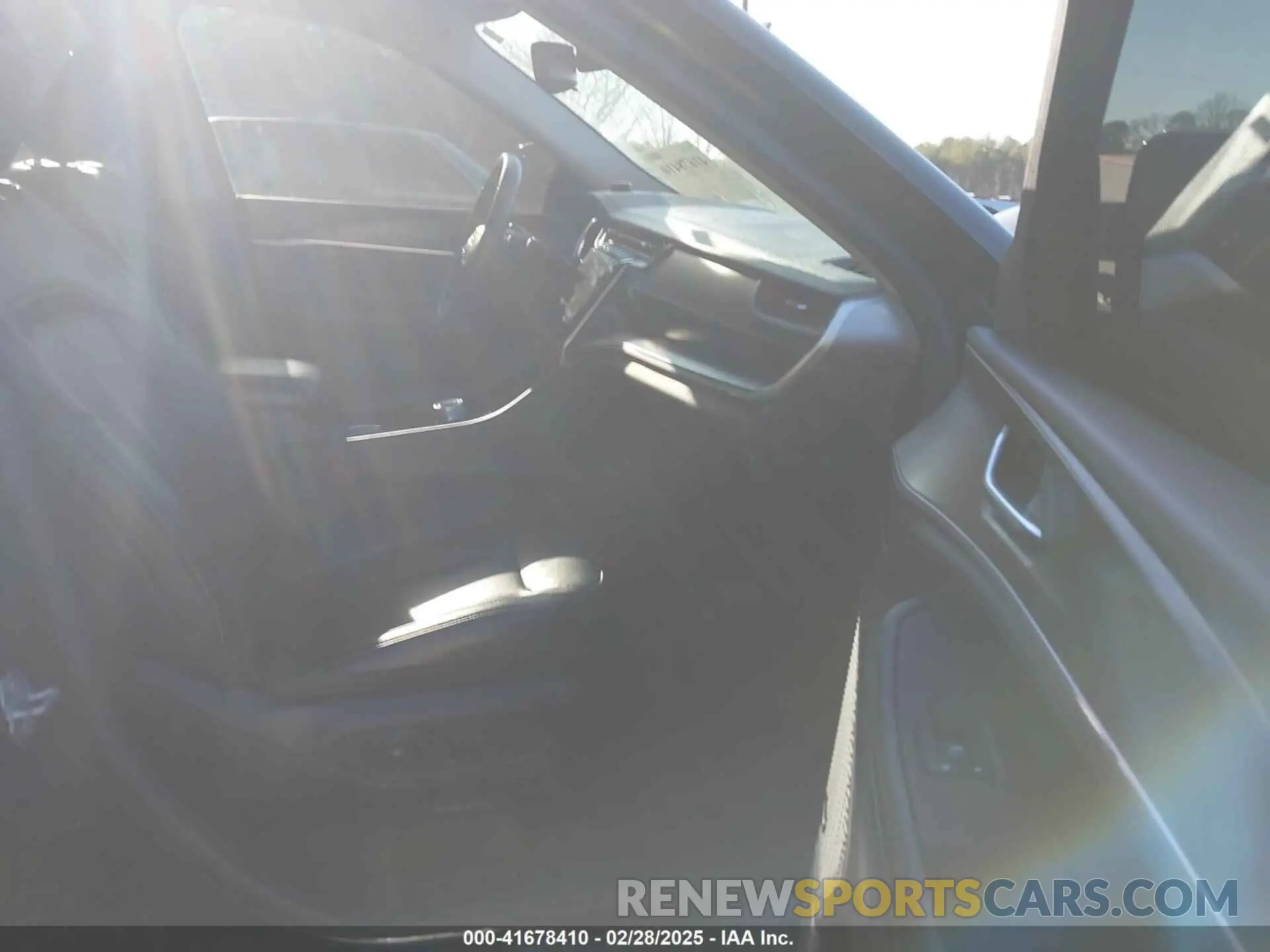 5 Photograph of a damaged car 1C4RJKBG8M8101370 JEEP GRAND CHEROKEE L 2021