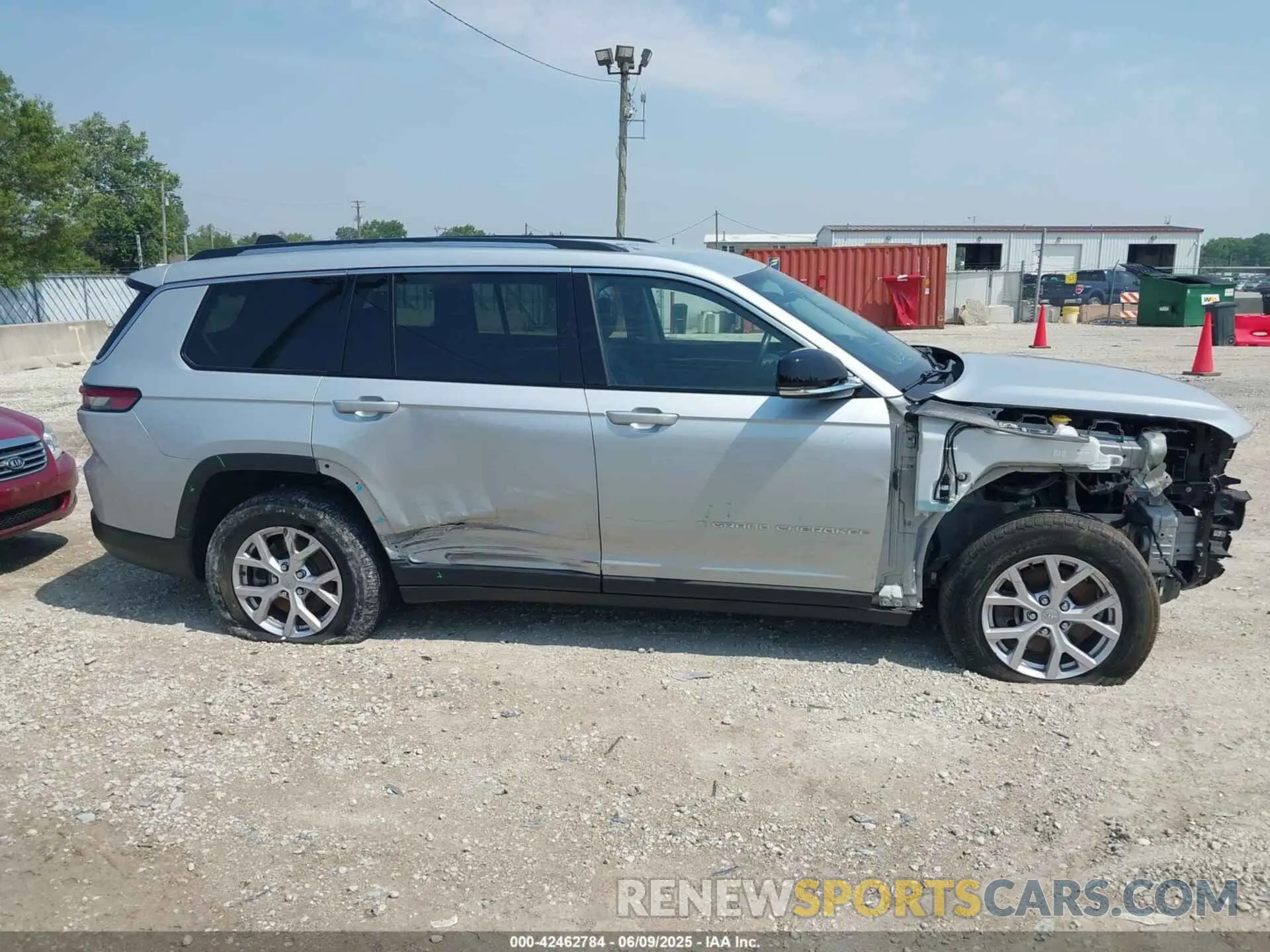 13 Photograph of a damaged car 1C4RJKBG8M8140265 JEEP GRAND CHEROKEE L 2021