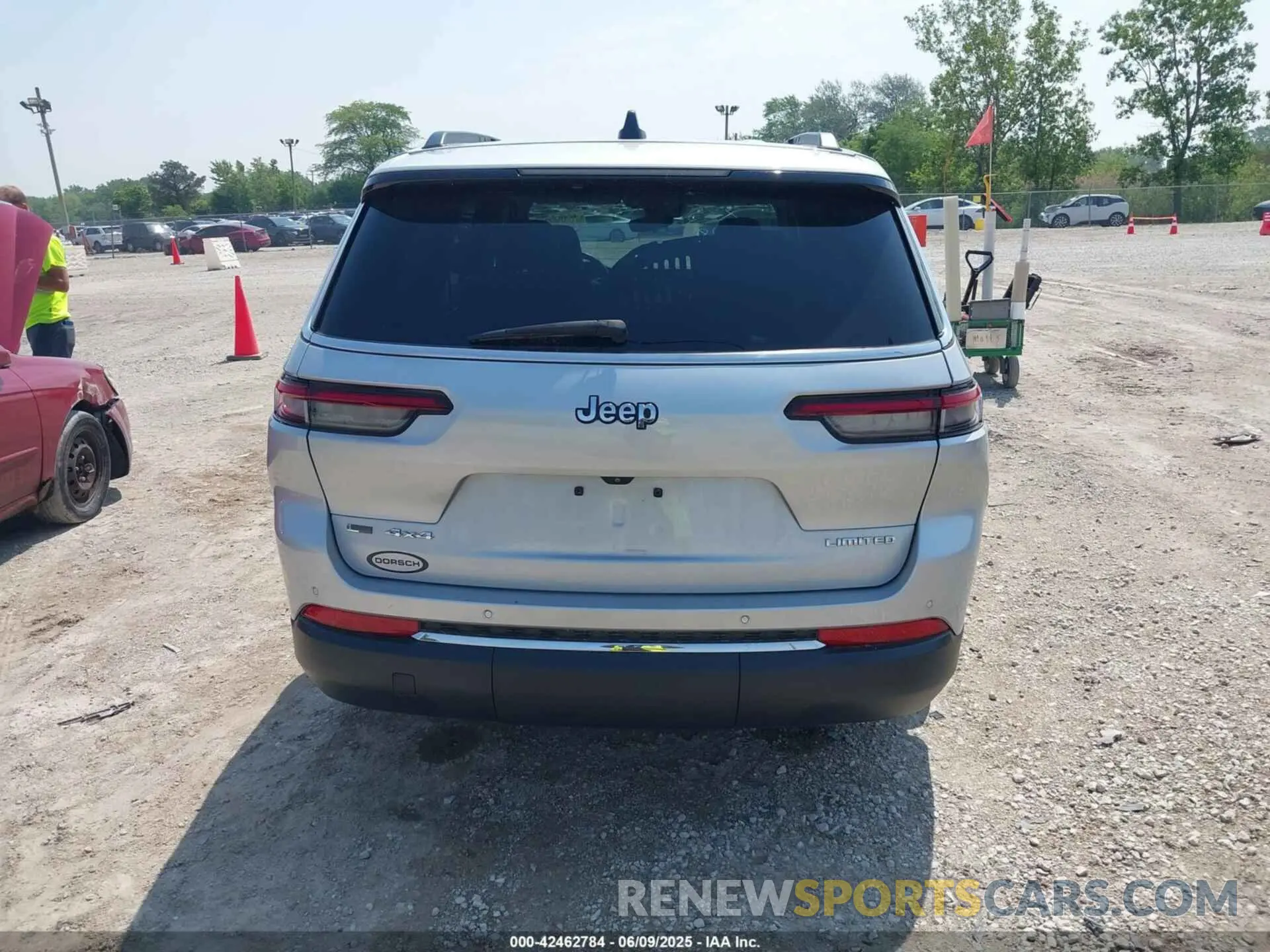 16 Photograph of a damaged car 1C4RJKBG8M8140265 JEEP GRAND CHEROKEE L 2021