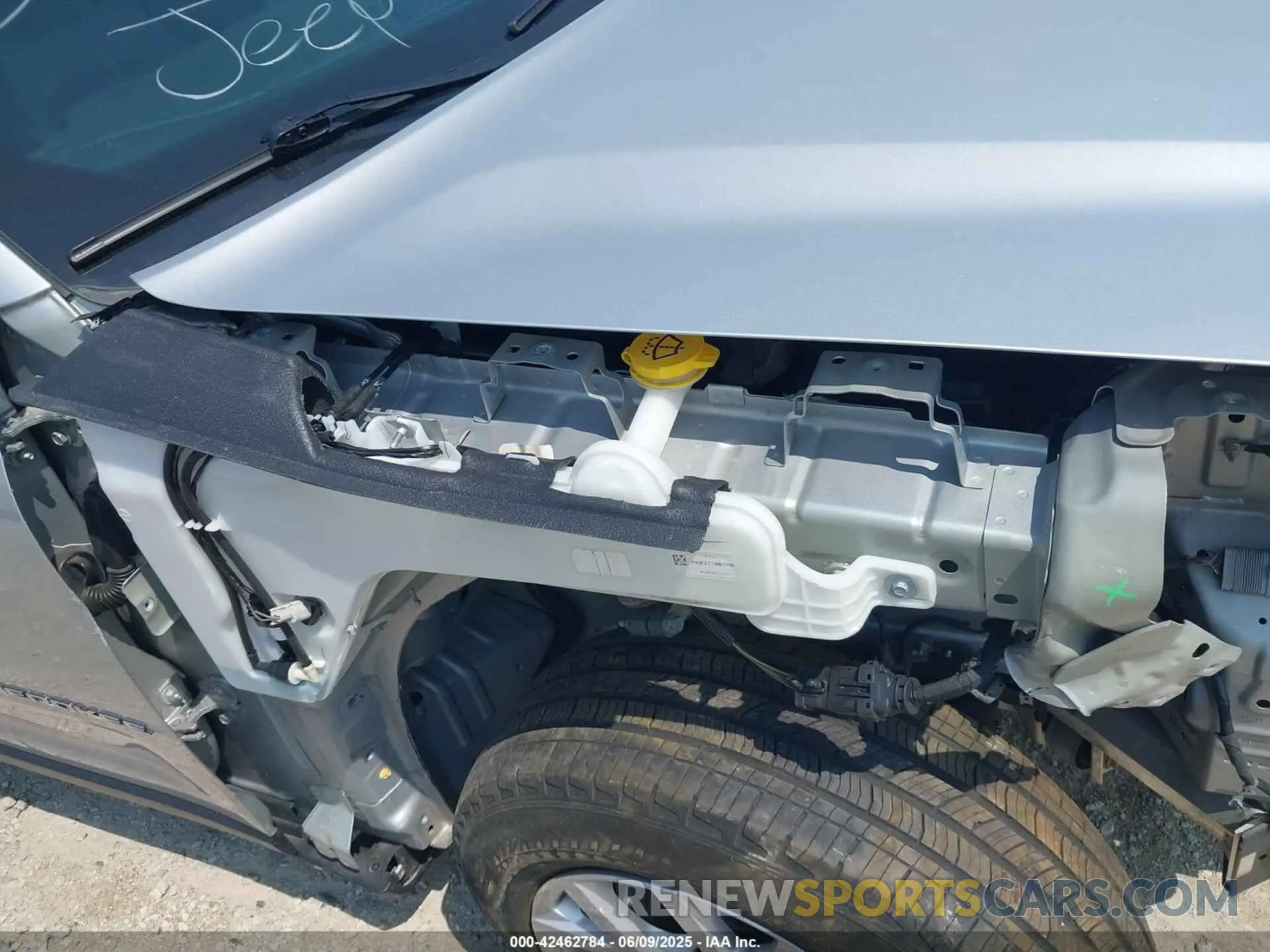 19 Photograph of a damaged car 1C4RJKBG8M8140265 JEEP GRAND CHEROKEE L 2021