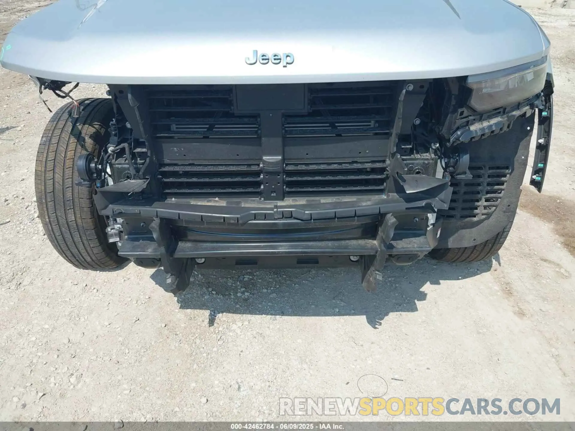 6 Photograph of a damaged car 1C4RJKBG8M8140265 JEEP GRAND CHEROKEE L 2021