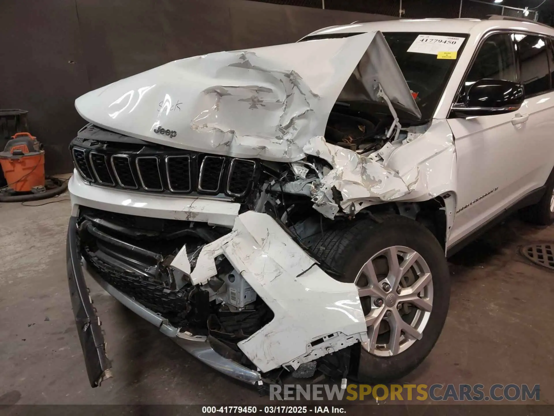 6 Photograph of a damaged car 1C4RJKBG8M8142906 JEEP GRAND CHEROKEE L 2021