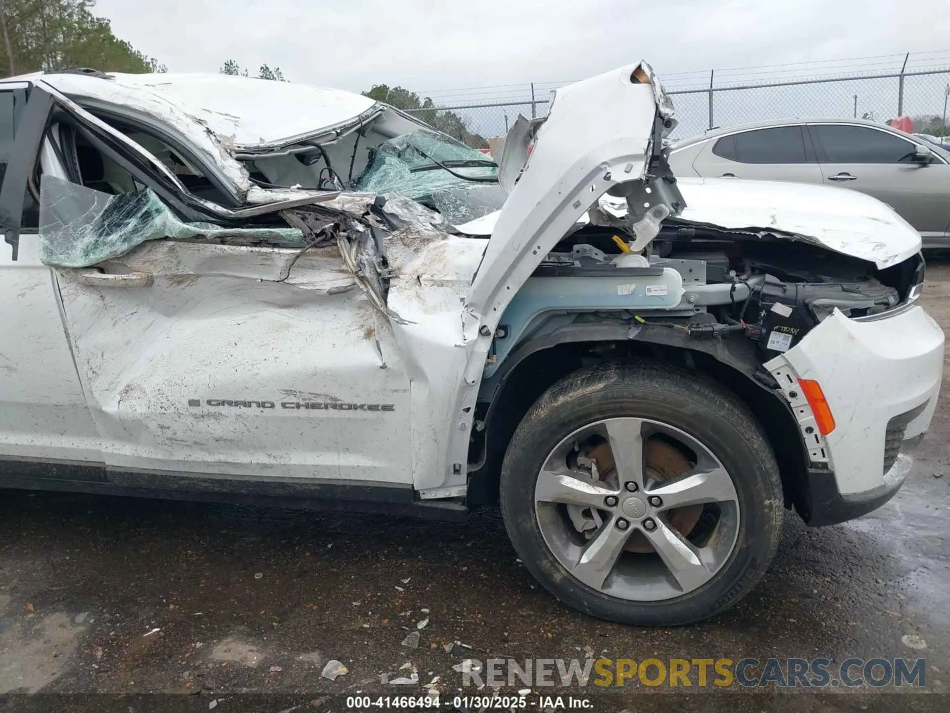 12 Photograph of a damaged car 1C4RJKBG9M8206323 JEEP GRAND CHEROKEE L 2021
