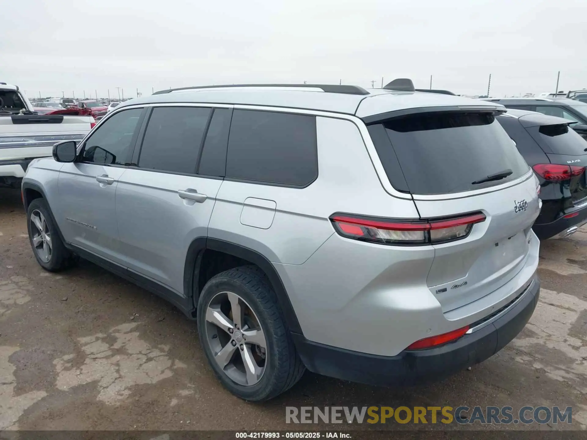 3 Фотография поврежденного автомобиля 1C4RJKBGXM8109793 JEEP GRAND CHEROKEE L 2021